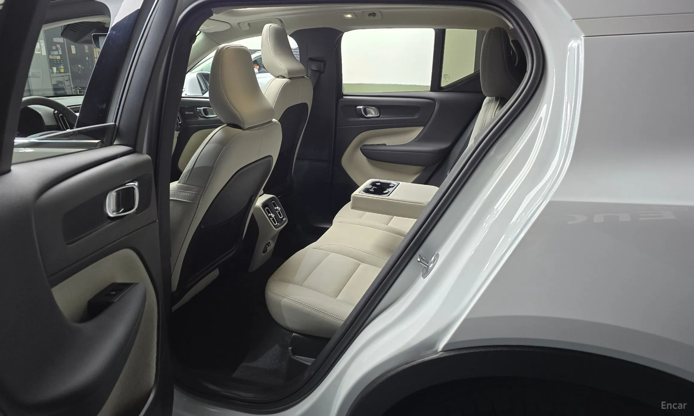 Volvo XC40 превью 11