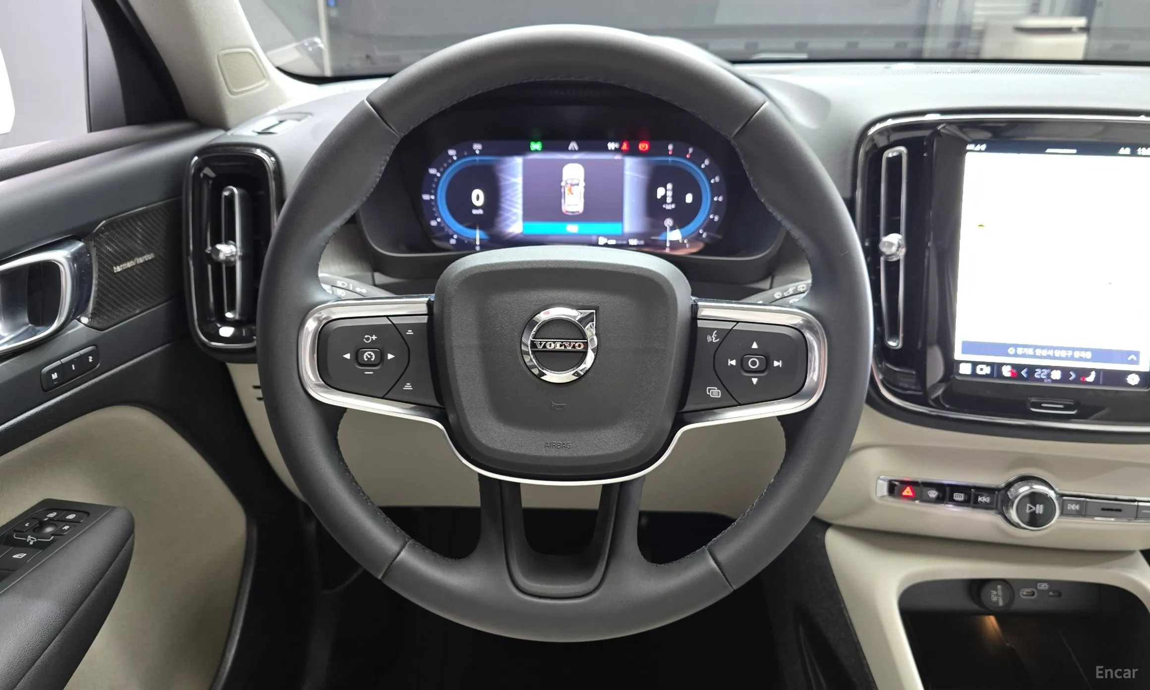 Volvo XC40 превью 13