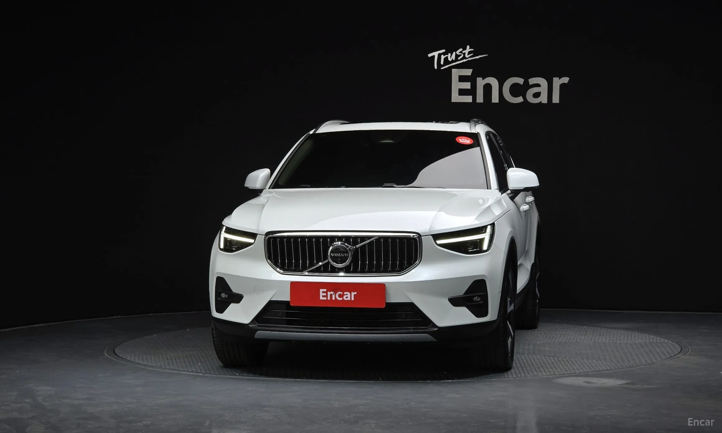 Volvo XC40 превью 3