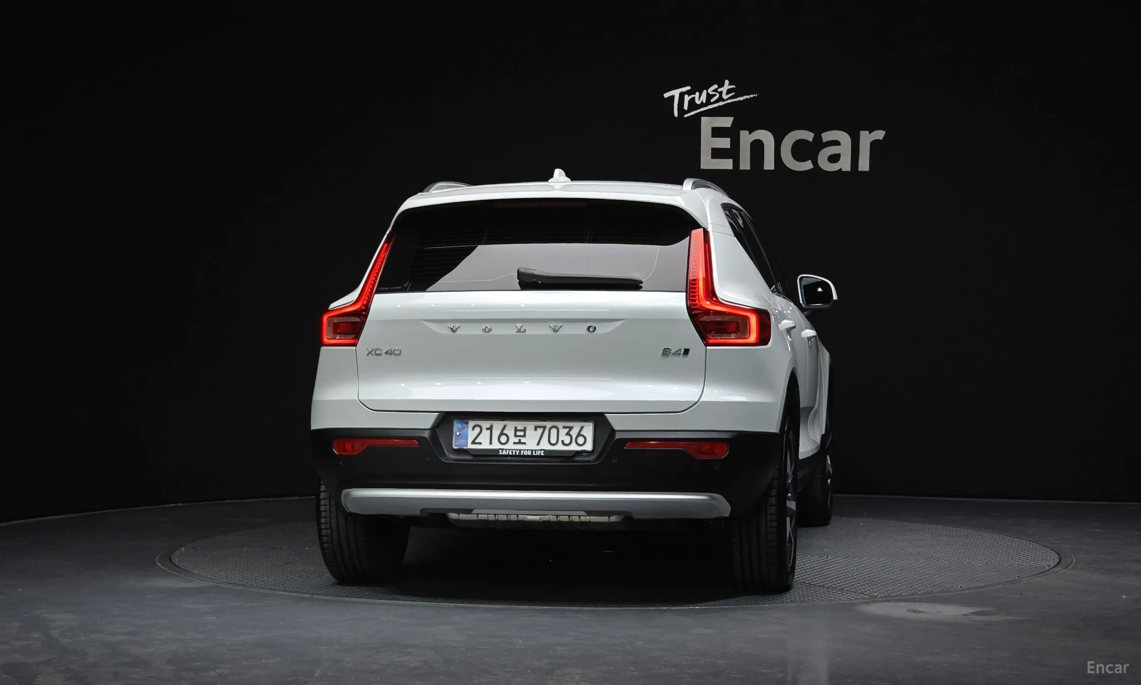 Volvo XC40 превью 4