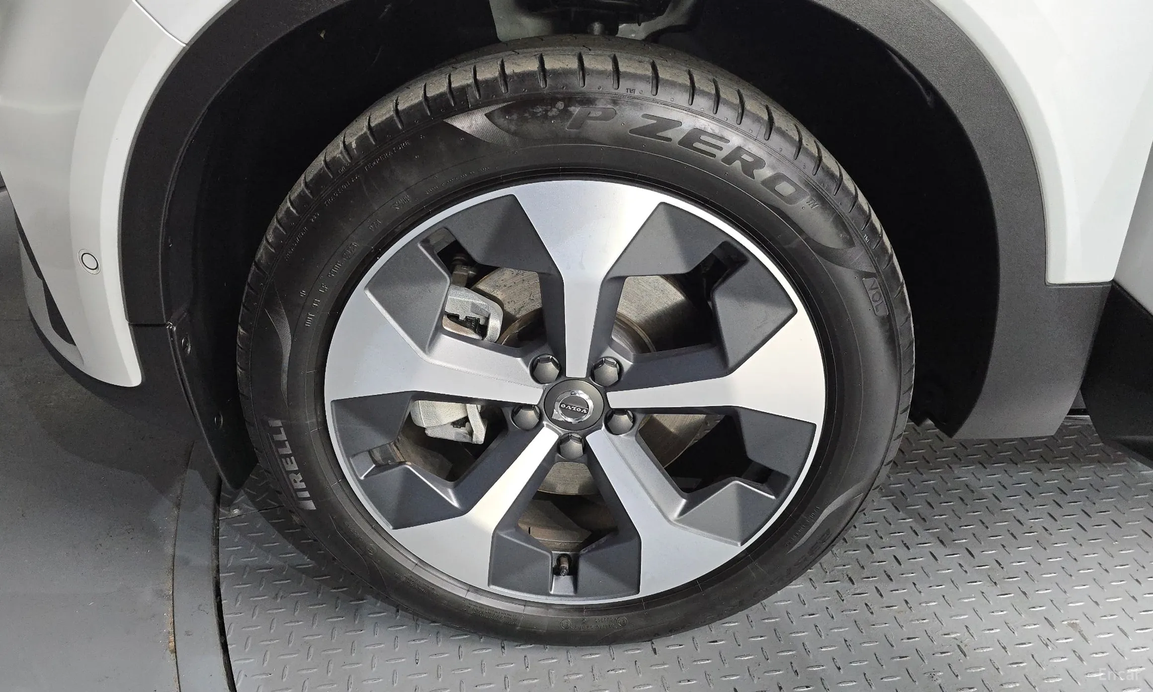 Volvo XC40 превью 5