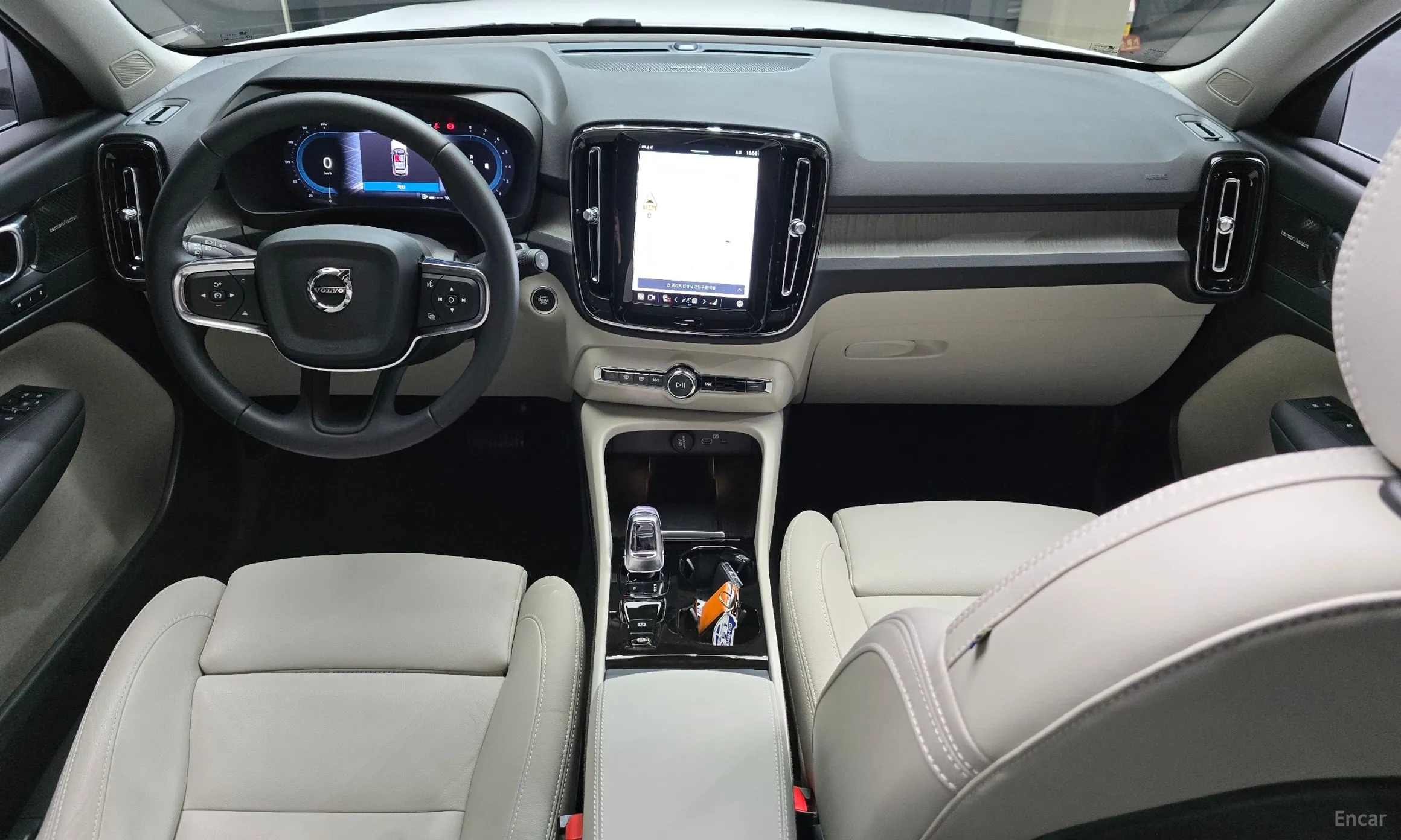 Volvo XC40 превью 7