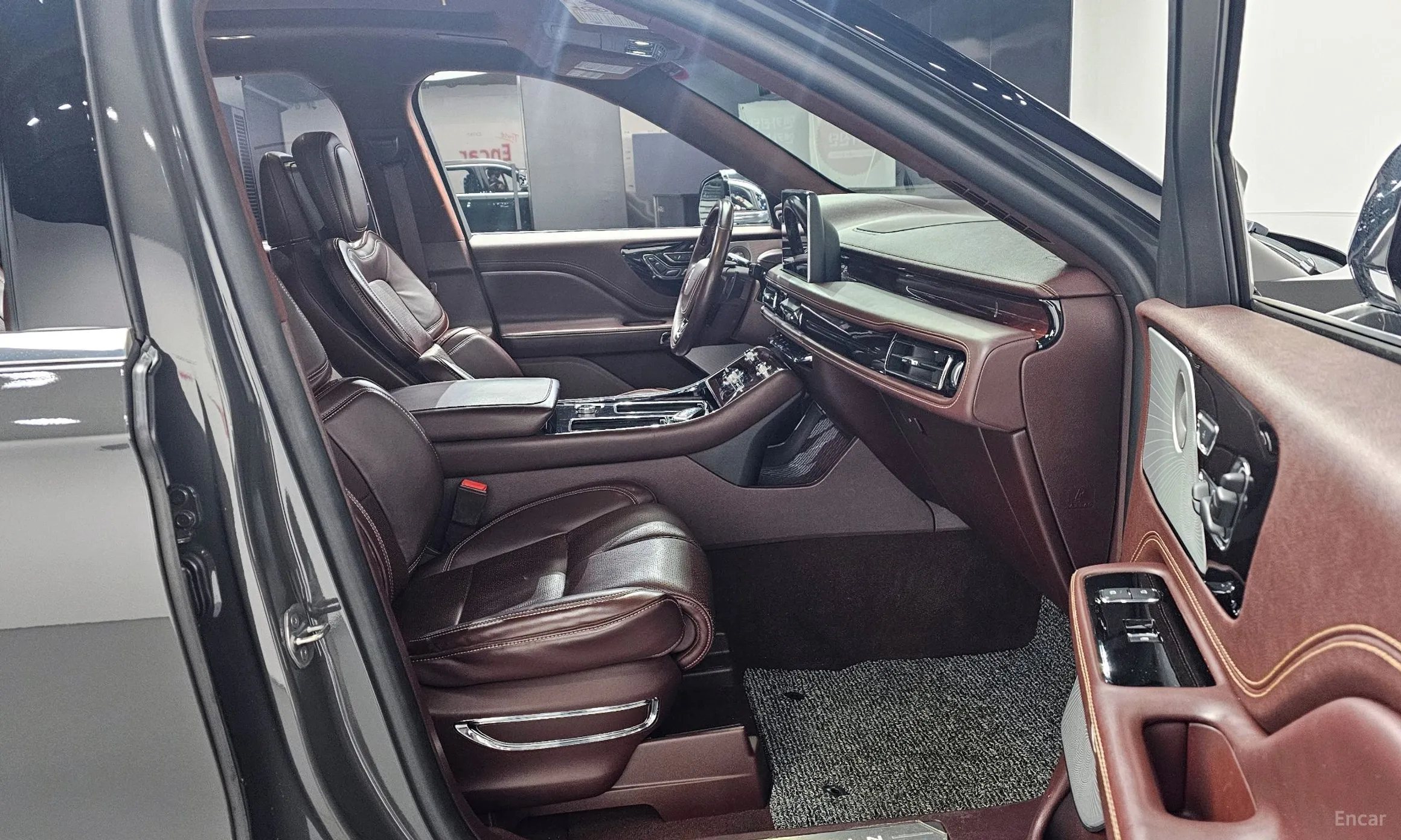 Lincoln Aviator 2nd Generation превью 10