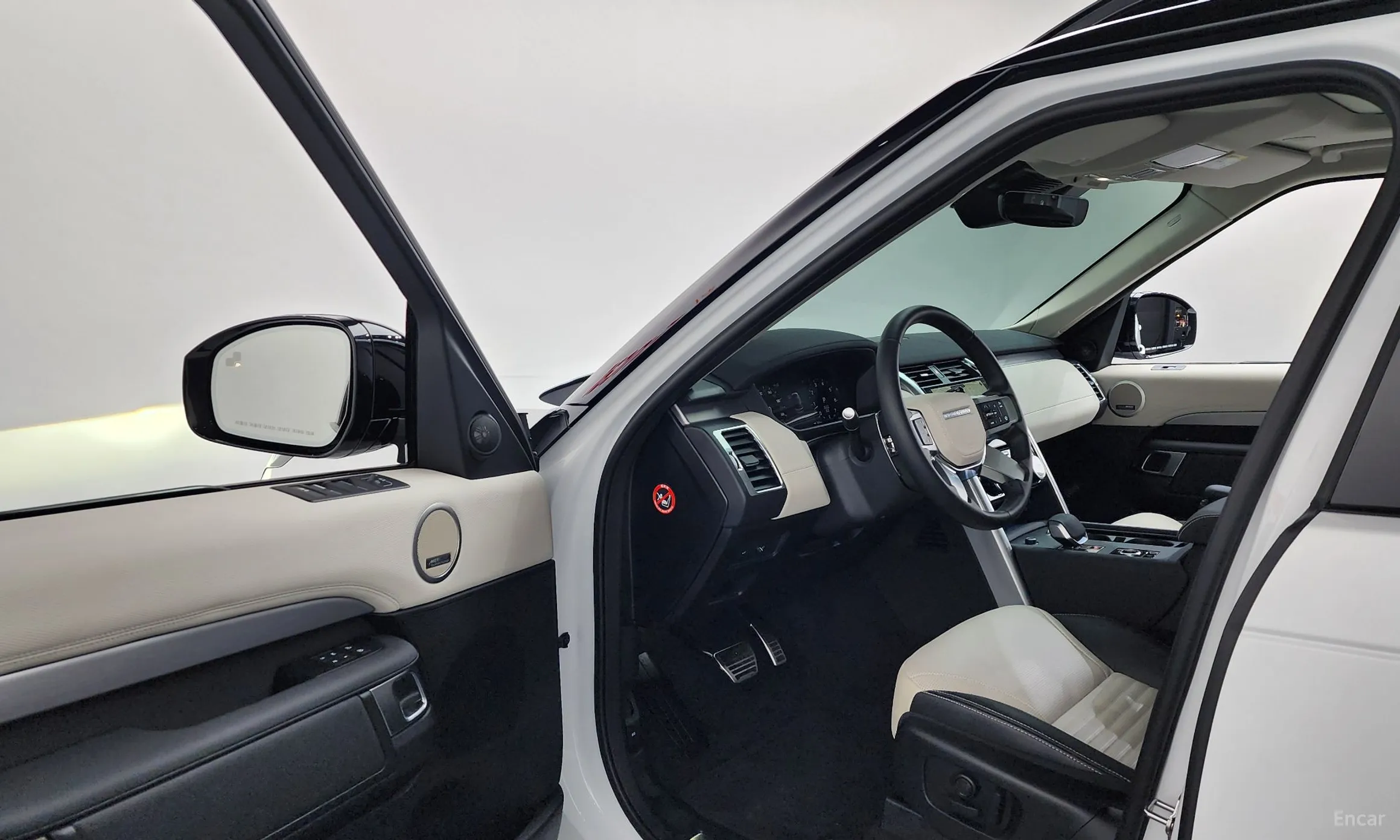 Land Rover Discovery 5 превью 10
