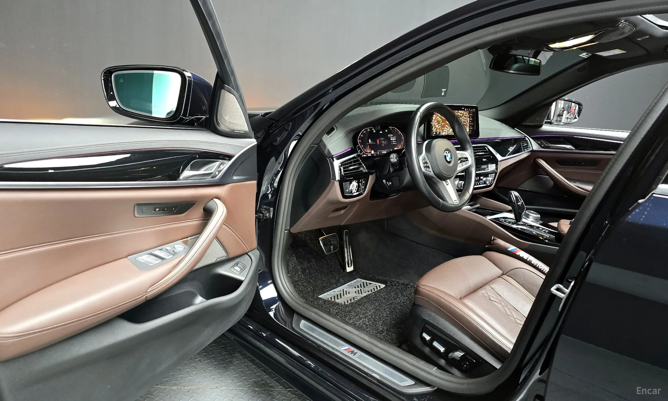 BMW 5 Series (G30) превью 11