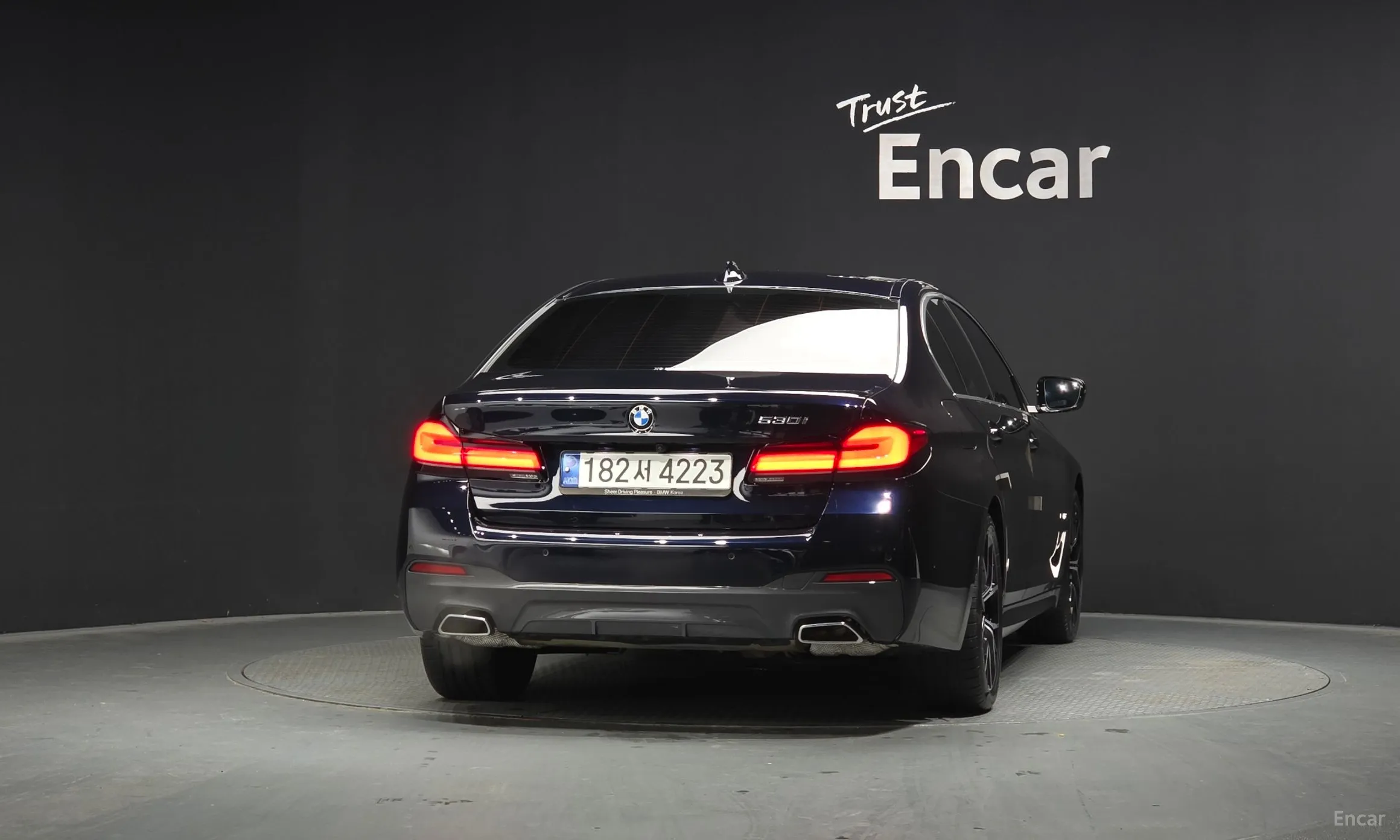 BMW 5 Series (G30) превью 4