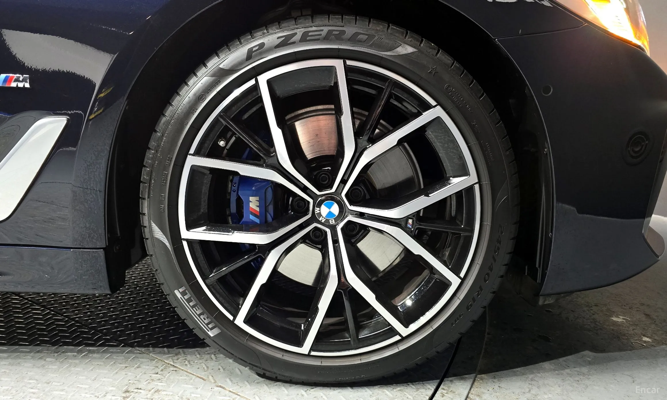 BMW 5 Series (G30) превью 5