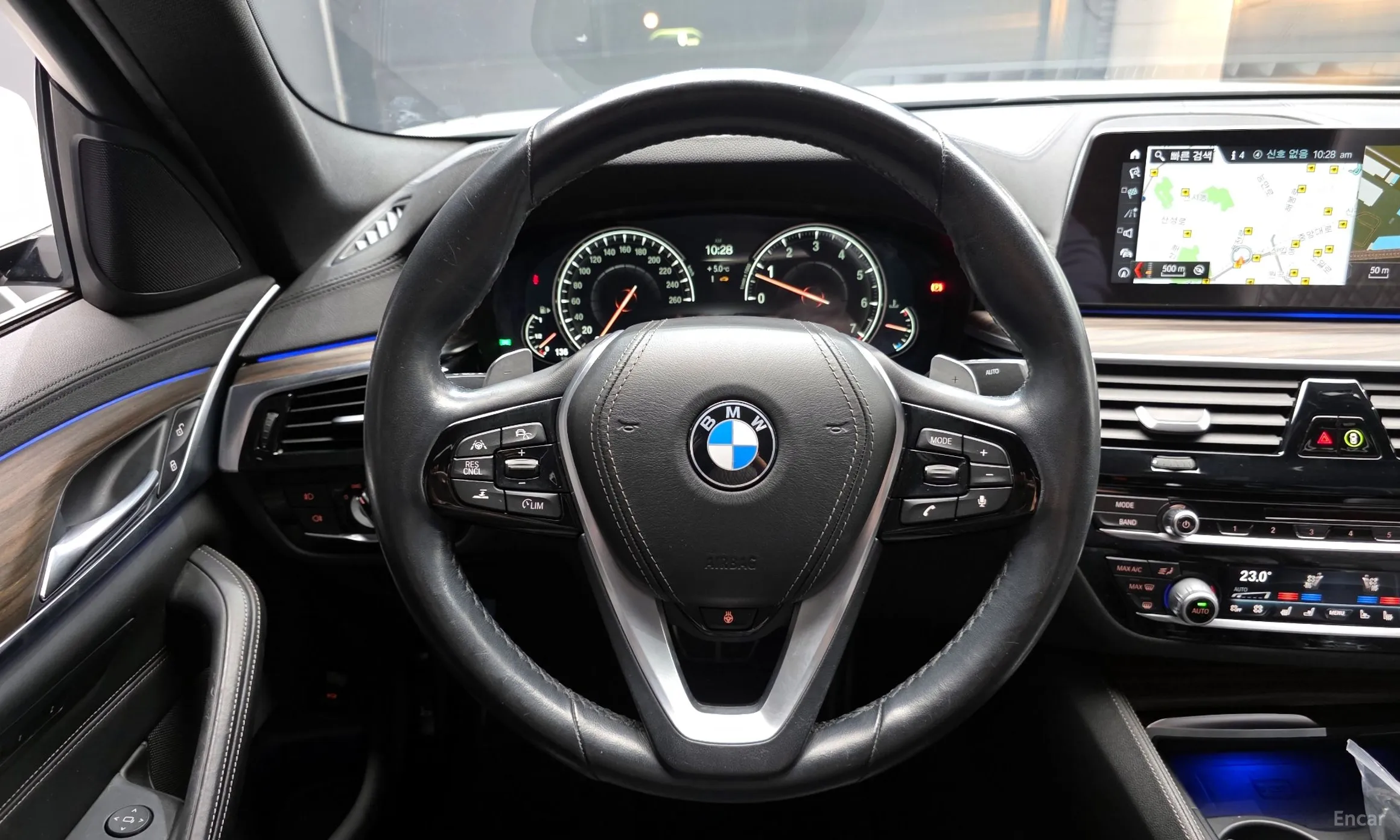 BMW 5 Series (G30) превью 13