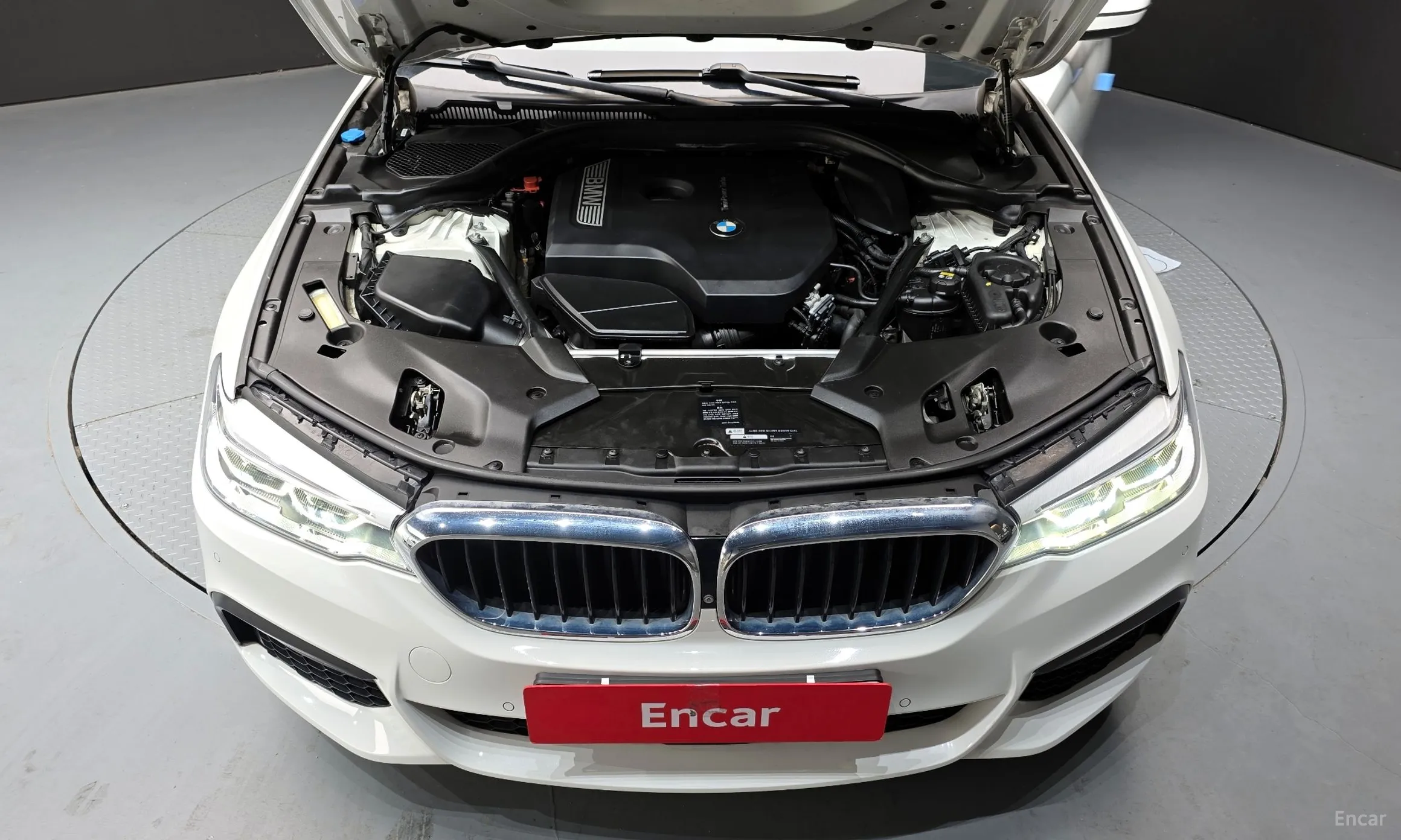 BMW 5 Series (G30) превью 6