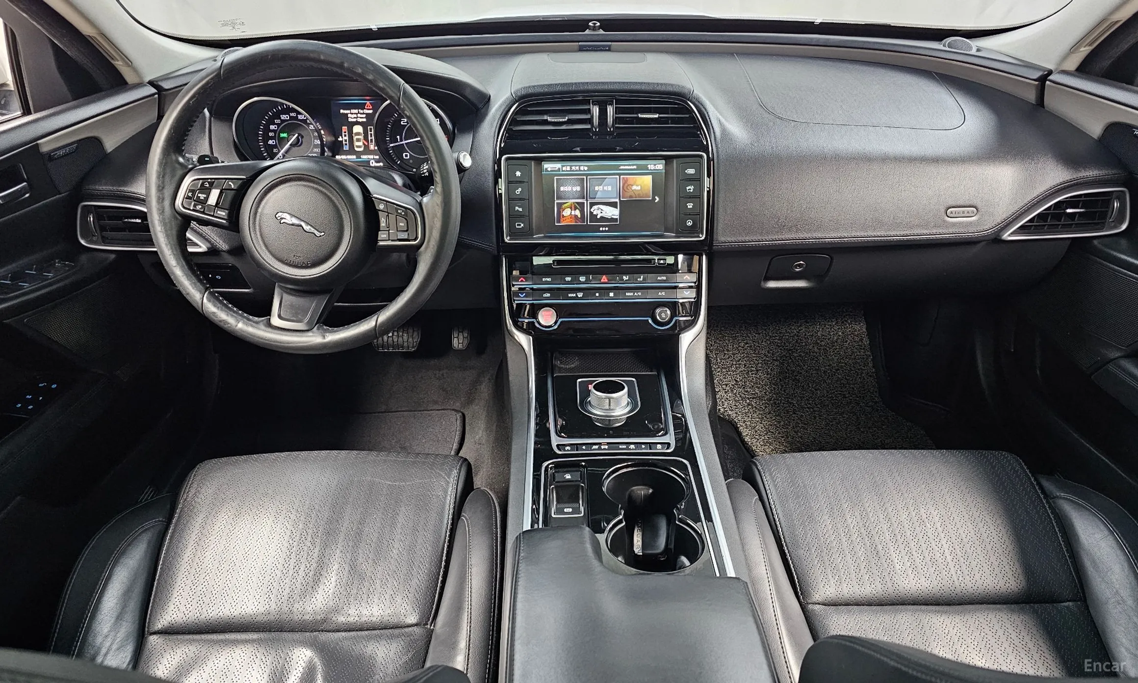 Jaguar XE превью 7