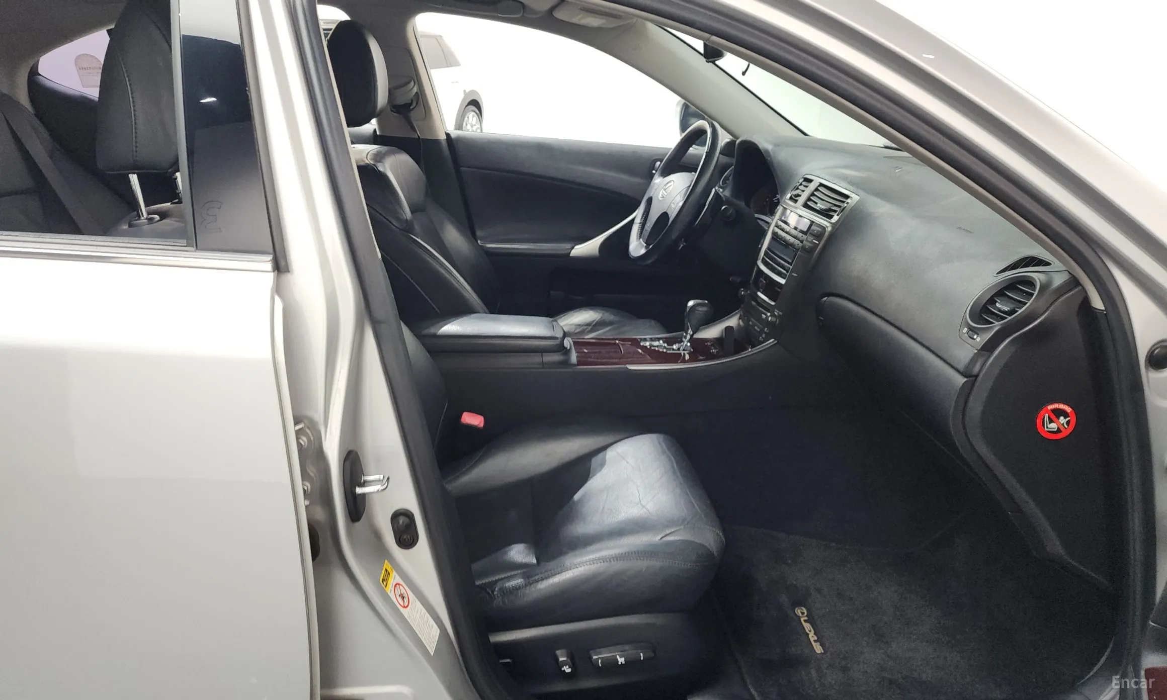 Lexus IS250 превью 11