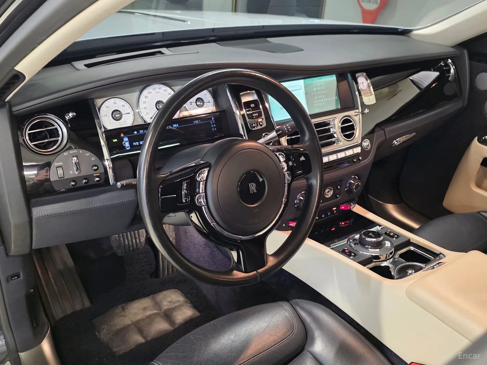 Rolls-Royce Ghost превью 10