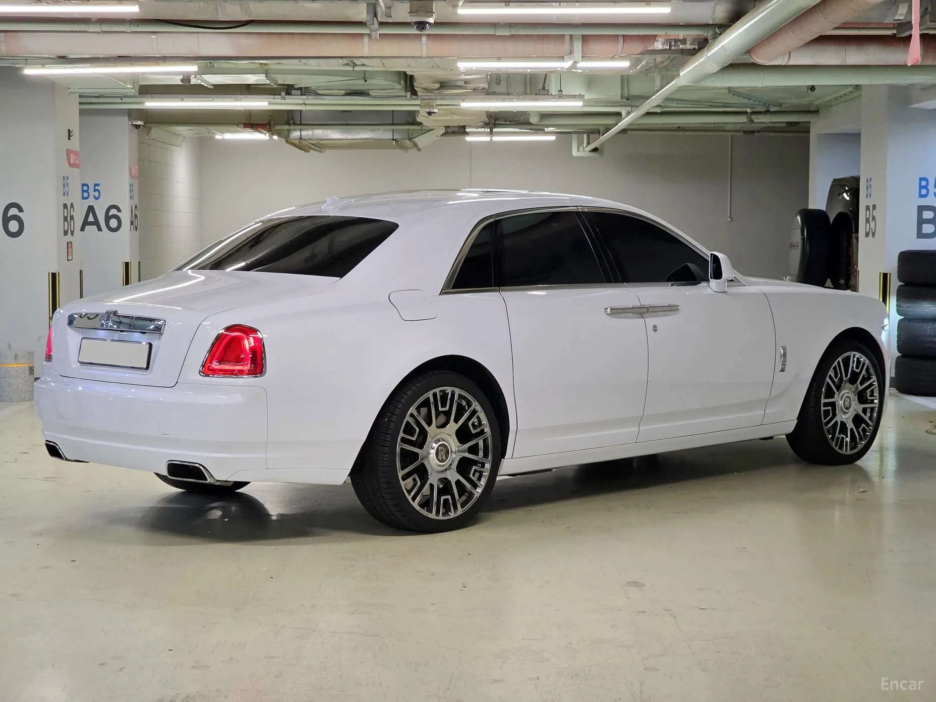 Rolls-Royce Ghost превью 2