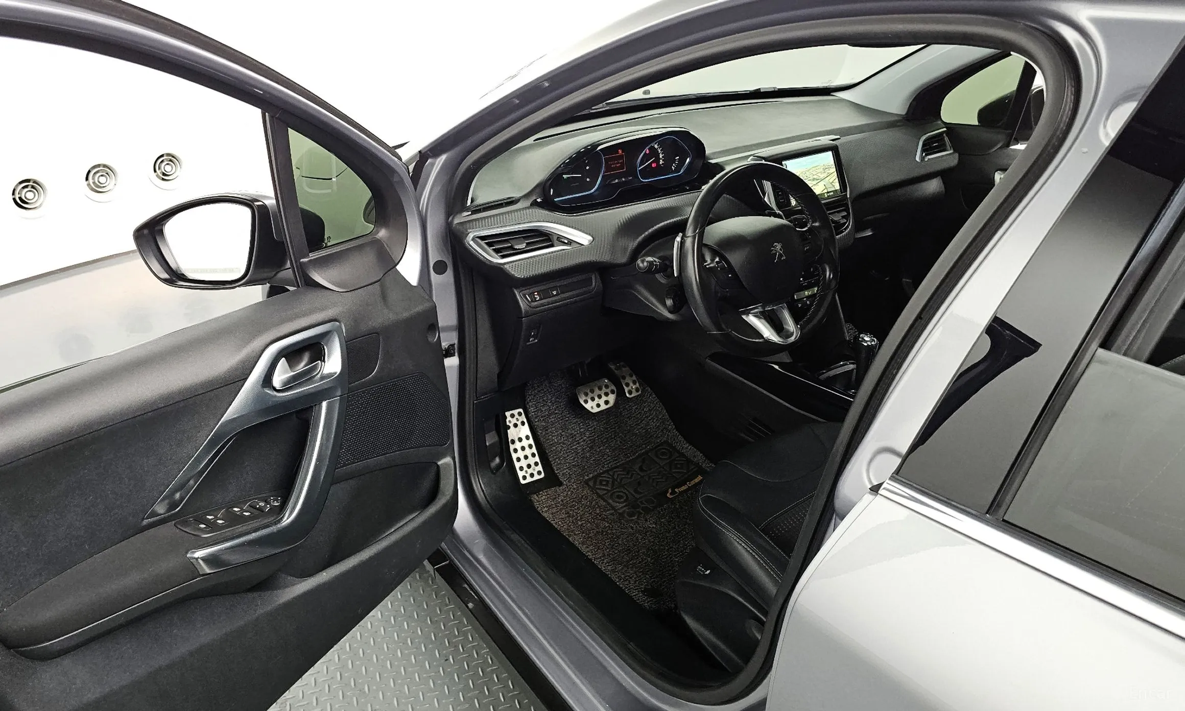 Peugeot 2008. превью 11