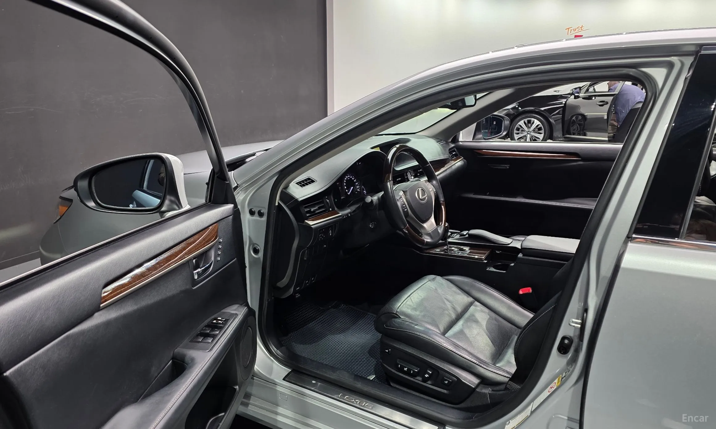 Lexus New ES300h превью 11