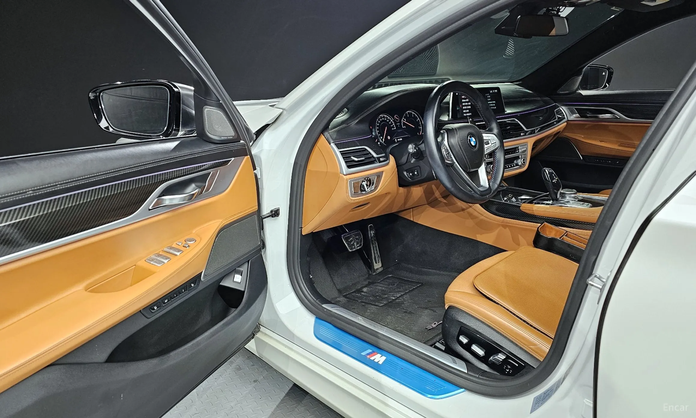 BMW 7 Series (G11) превью 10