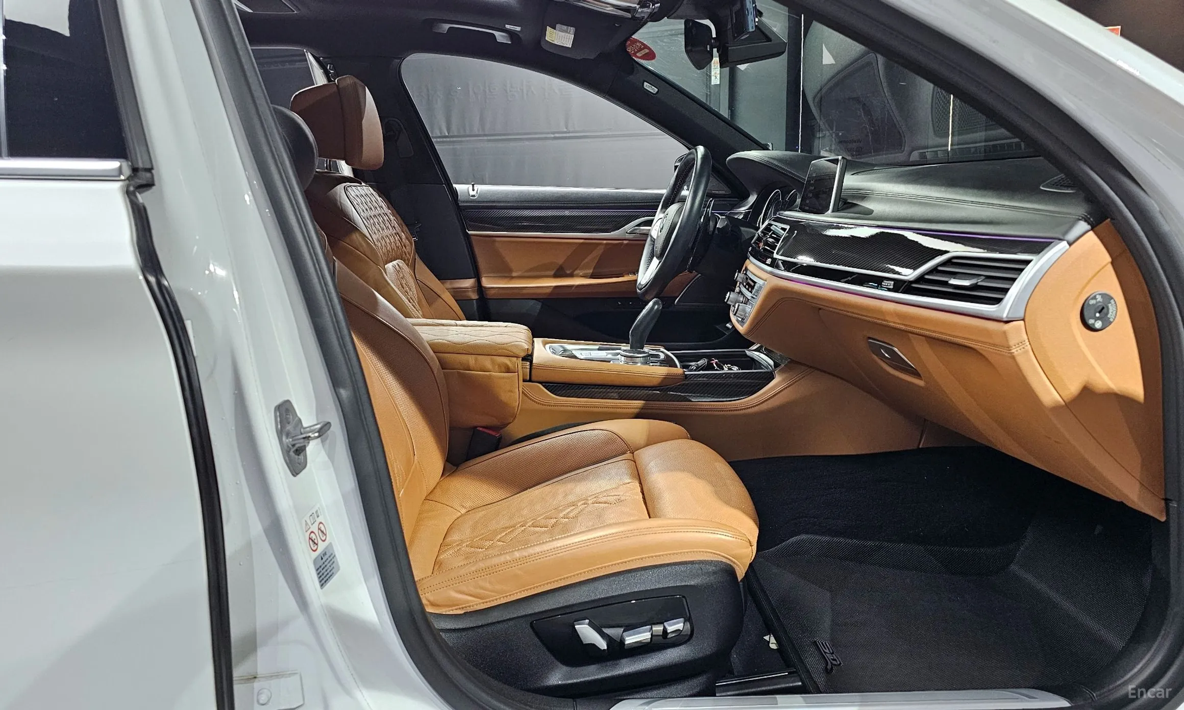 BMW 7 Series (G11) превью 11