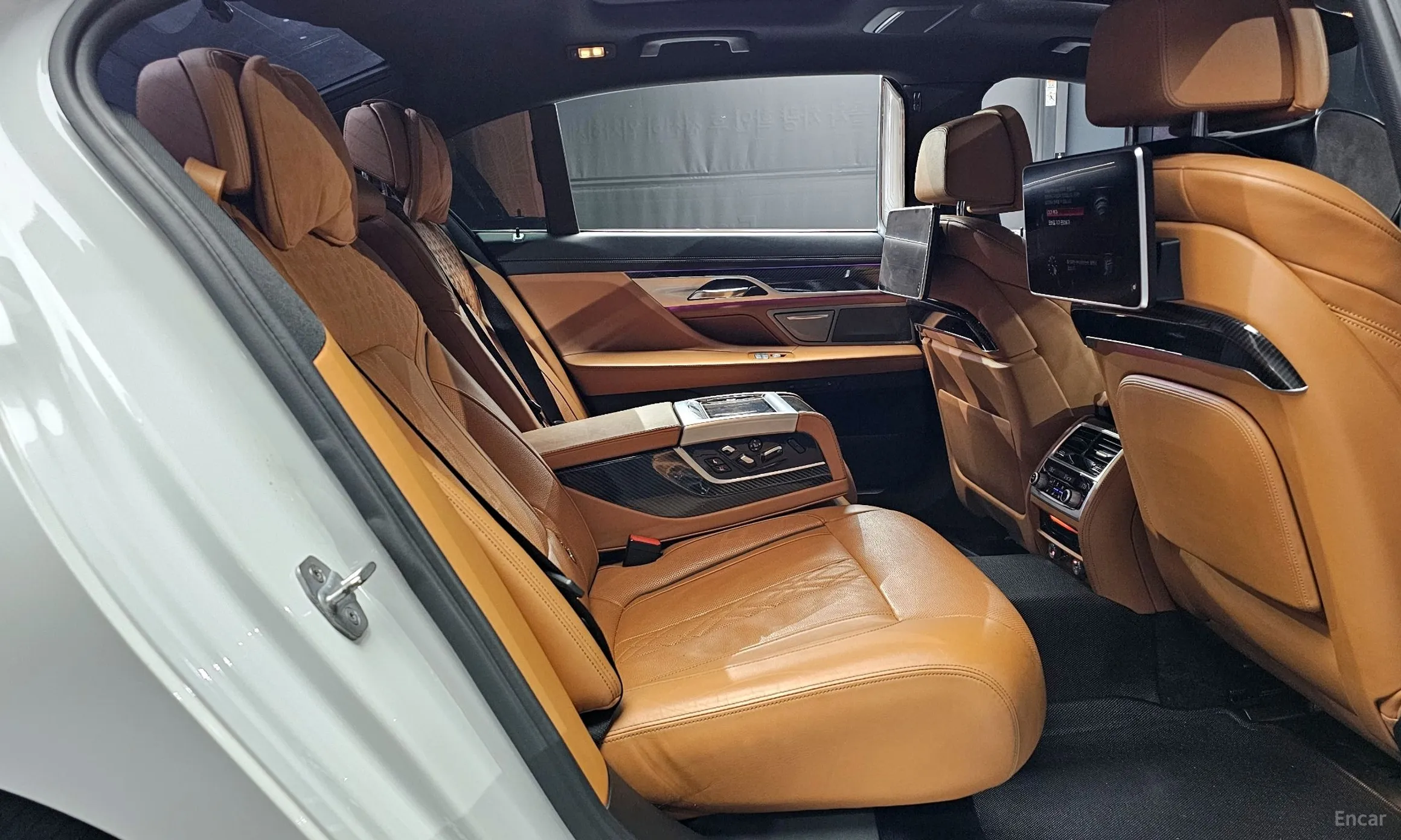 BMW 7 Series (G11) превью 12