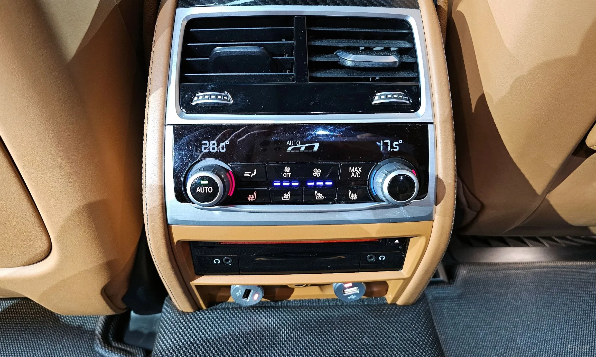 BMW 7 Series (G11) превью 17