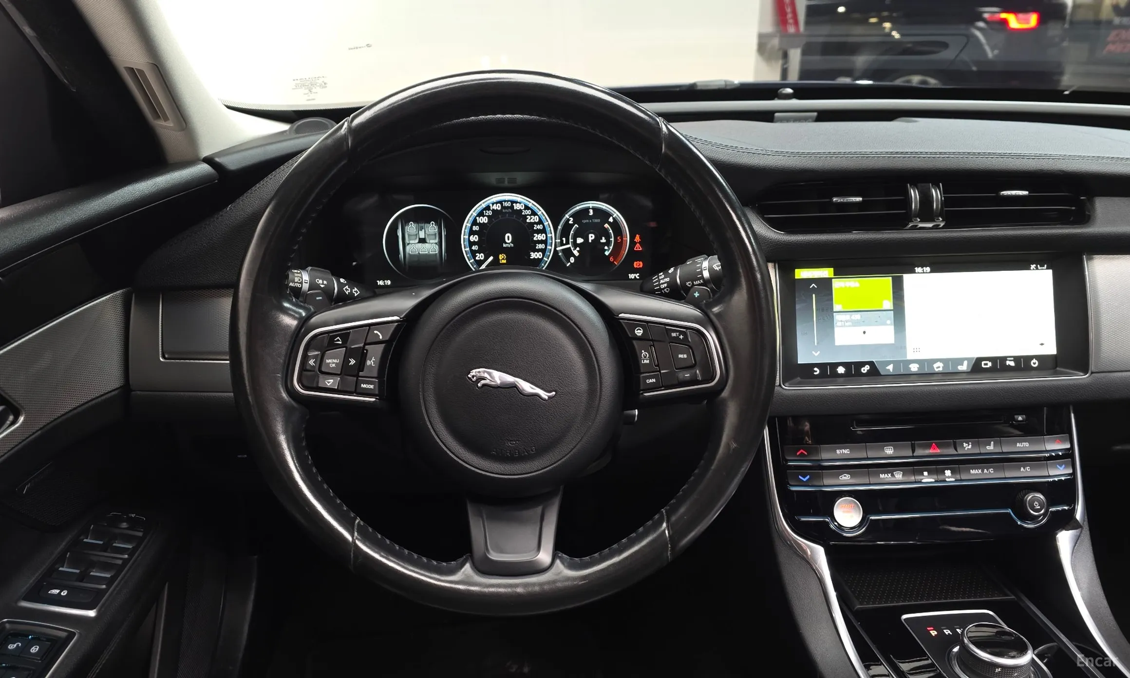 Jaguar XF (x260) превью 13