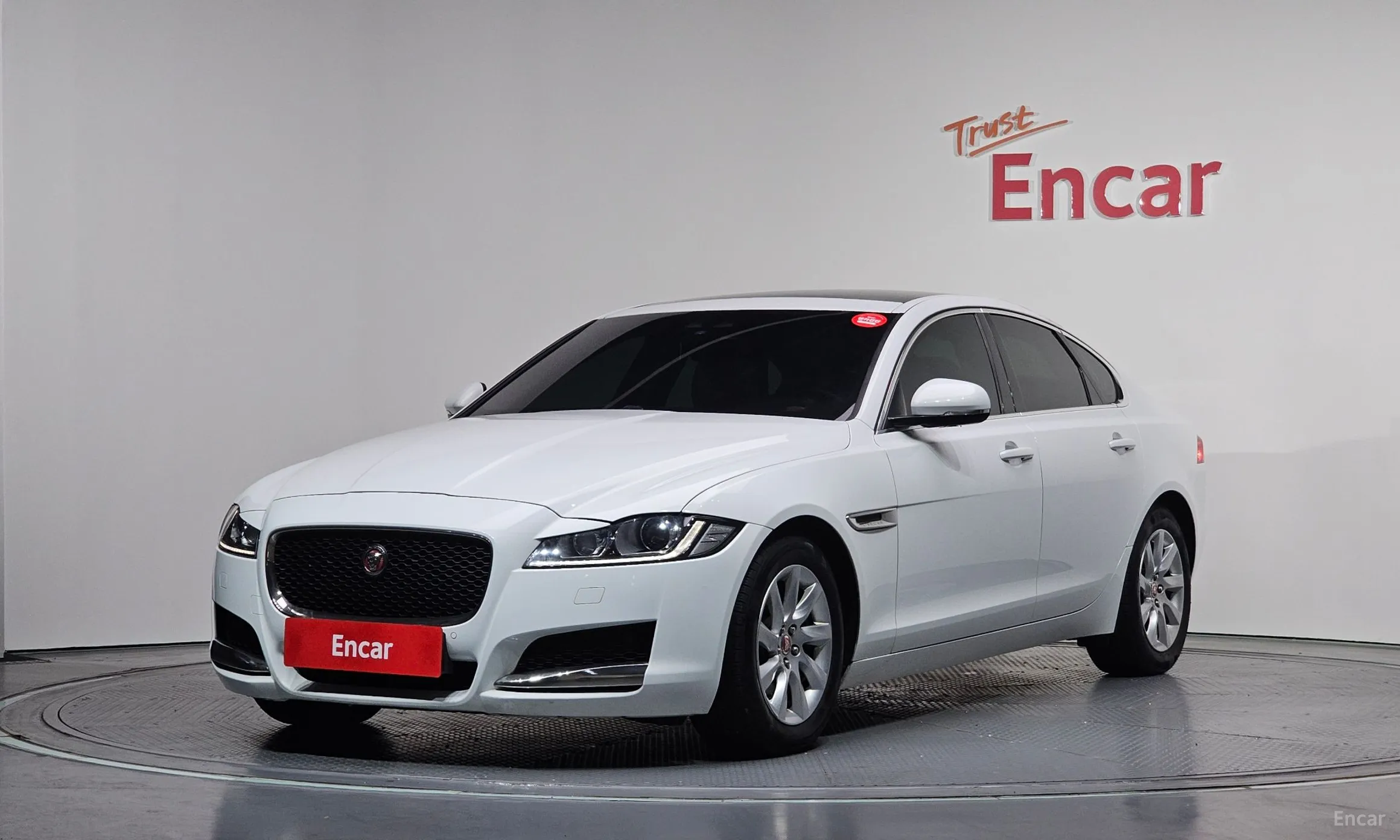 Jaguar XF (x260)