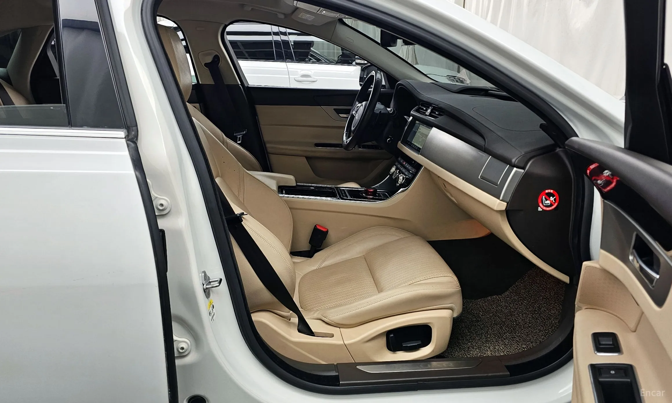 Jaguar XF (x260) превью 11
