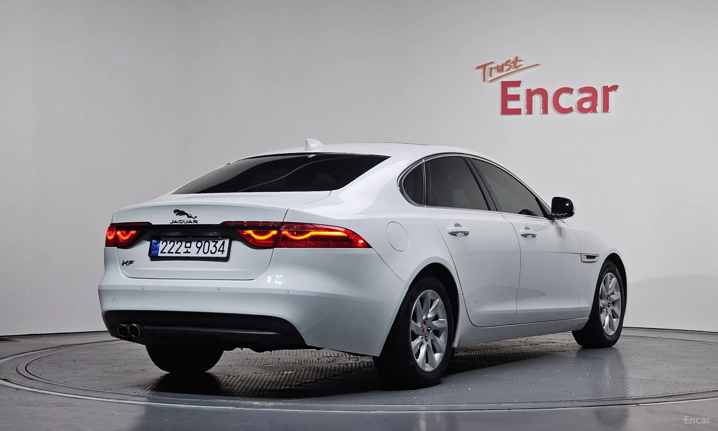Jaguar XF (x260)