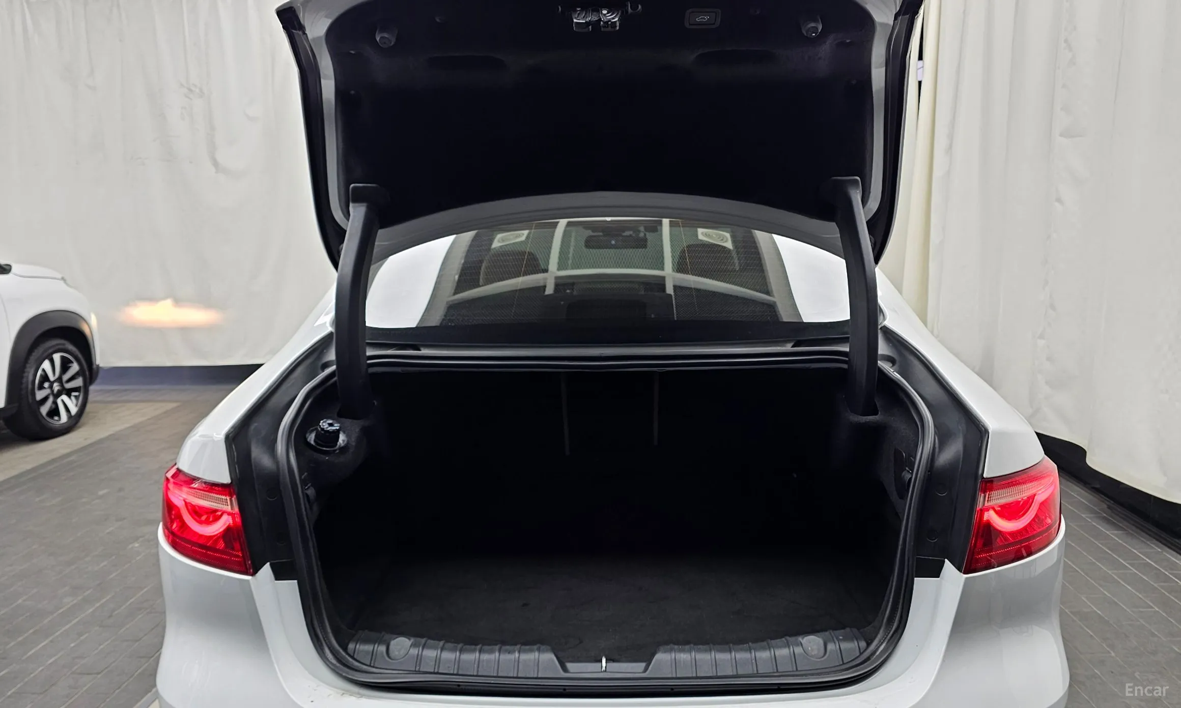 Jaguar XF (x260) превью 20