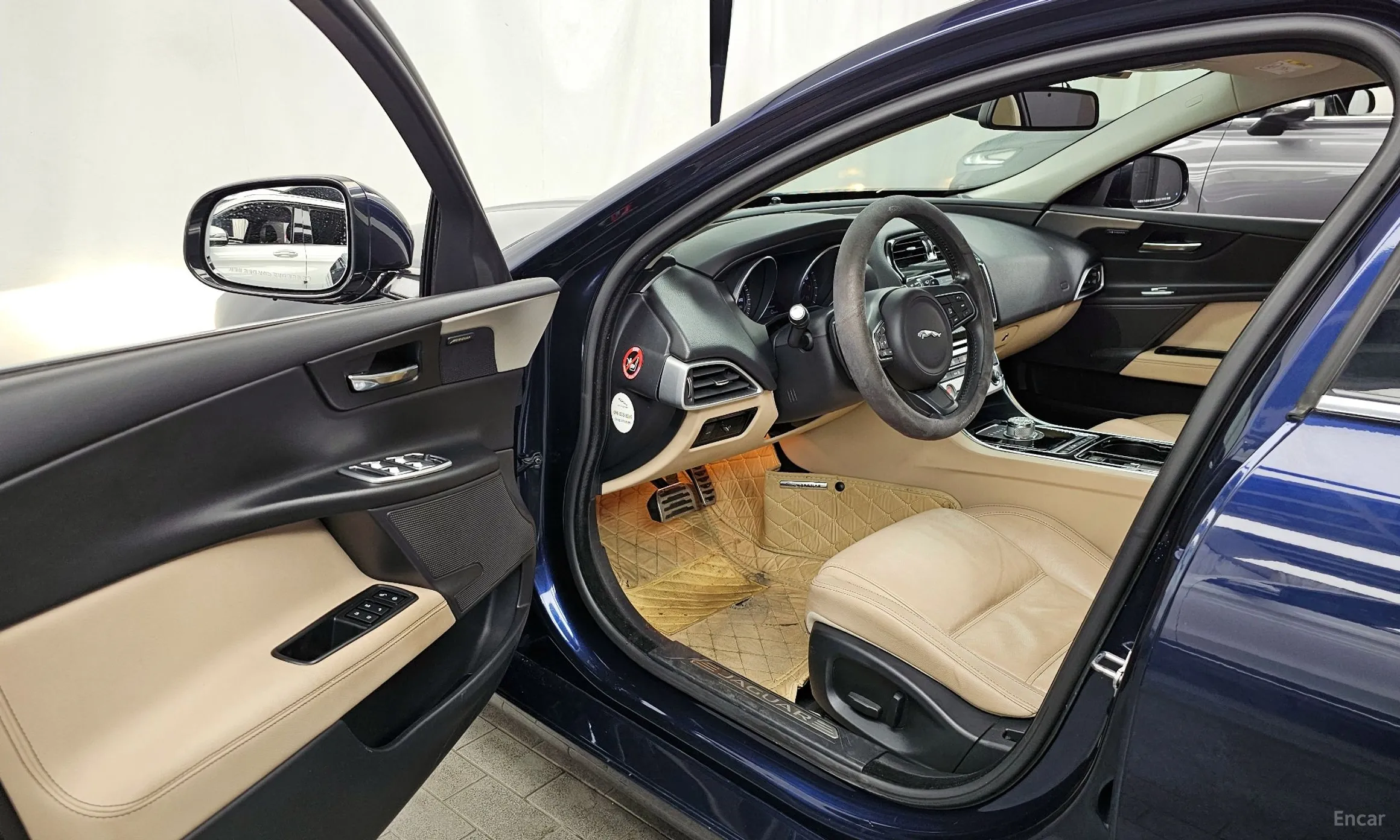 Jaguar XE превью 10