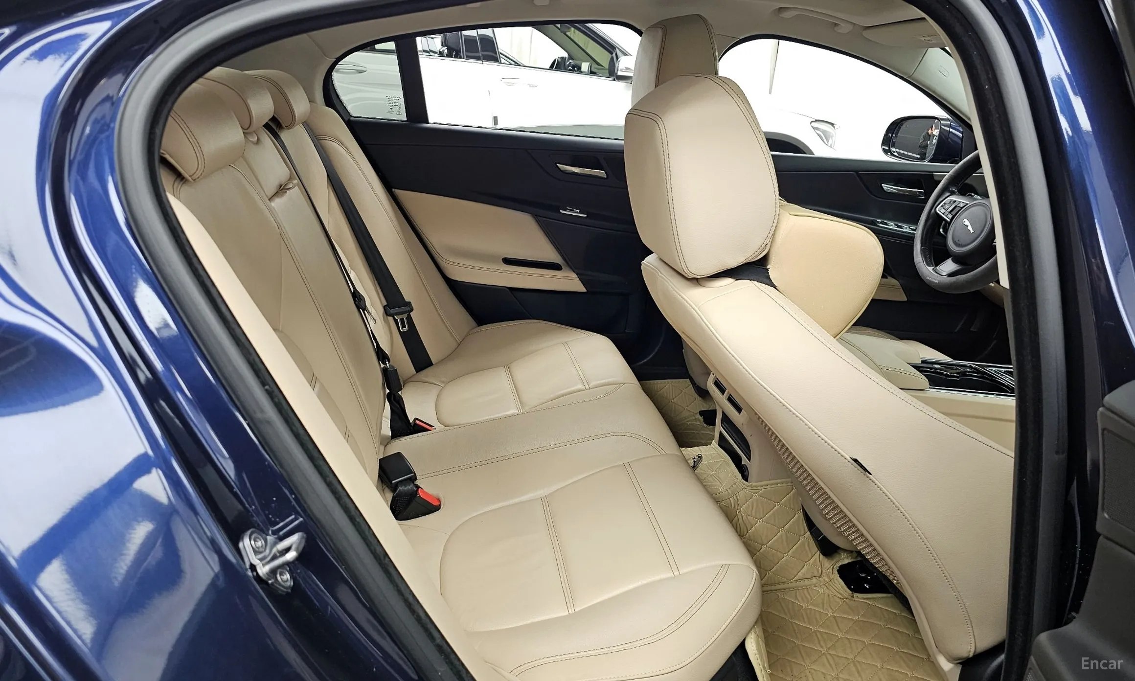 Jaguar XE превью 12