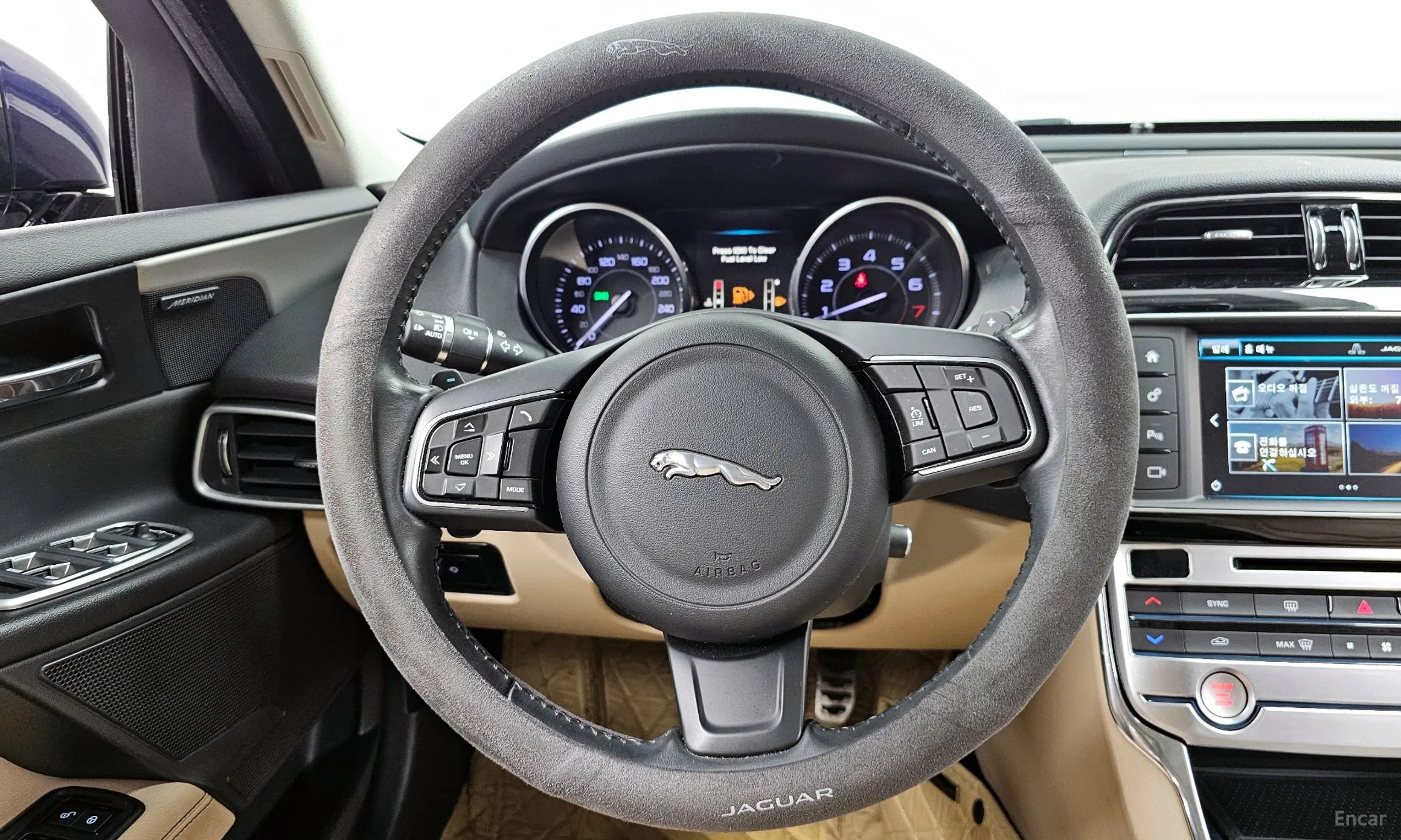 Jaguar XE превью 13