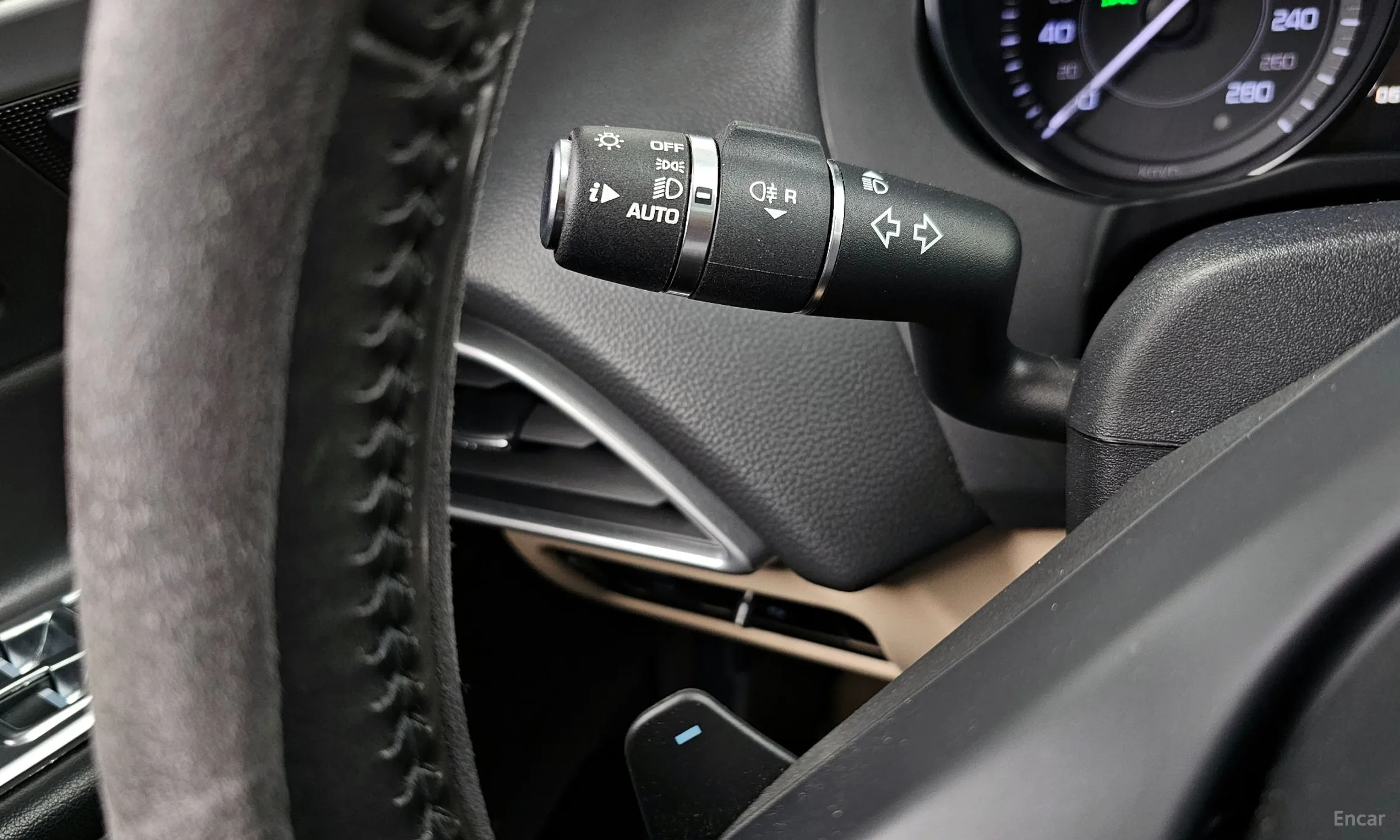 Jaguar XE превью 14