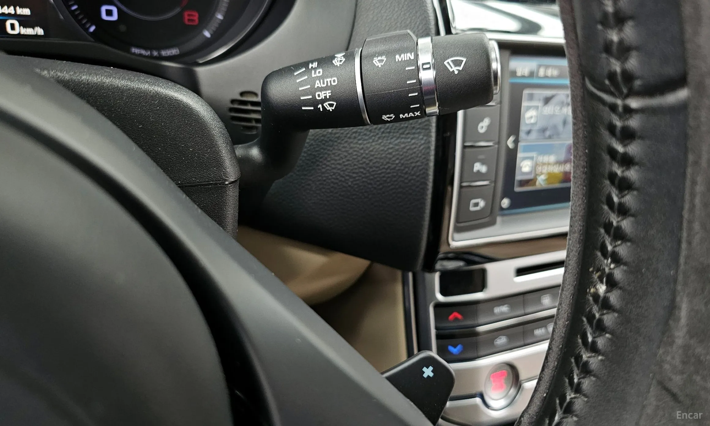Jaguar XE превью 15
