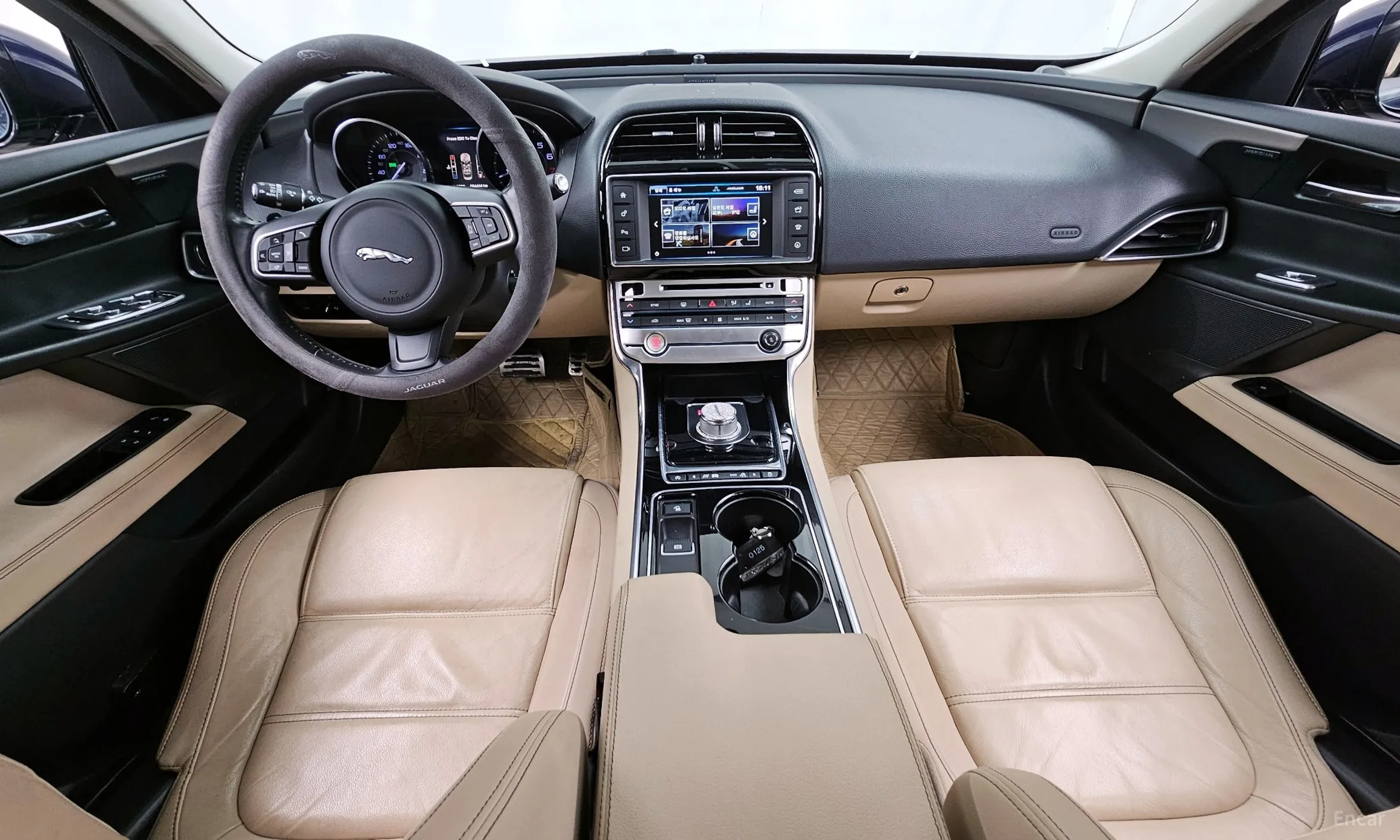 Jaguar XE превью 7