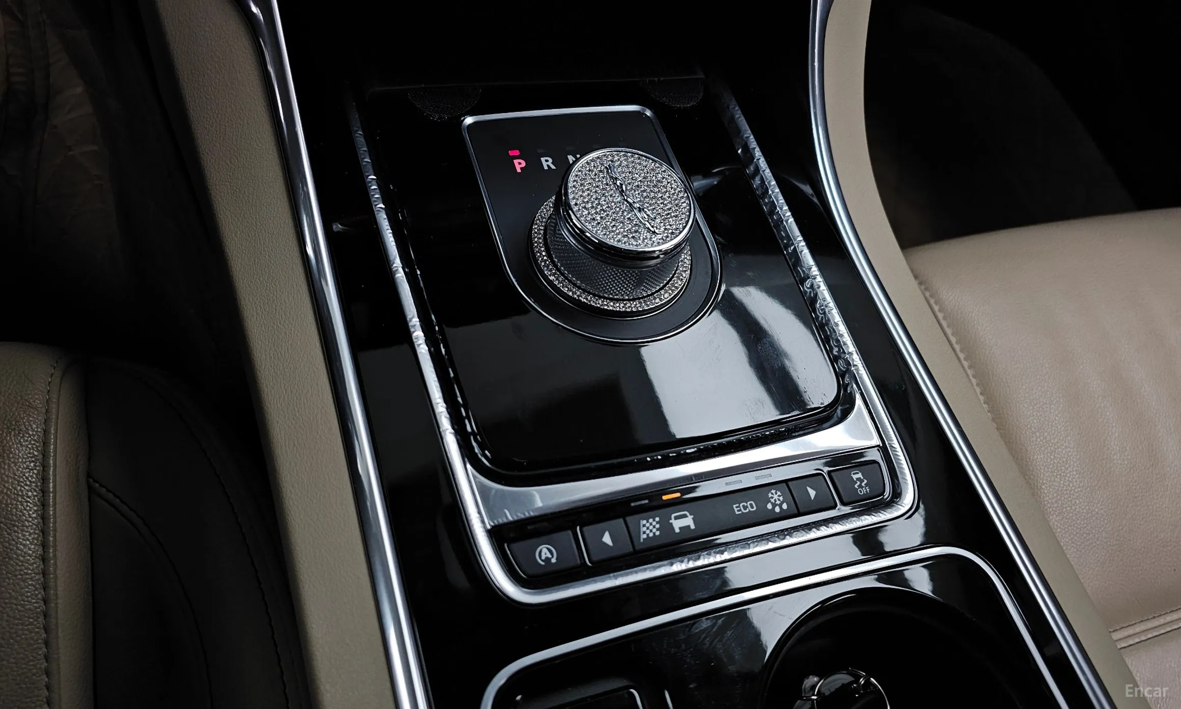 Jaguar XE превью 9