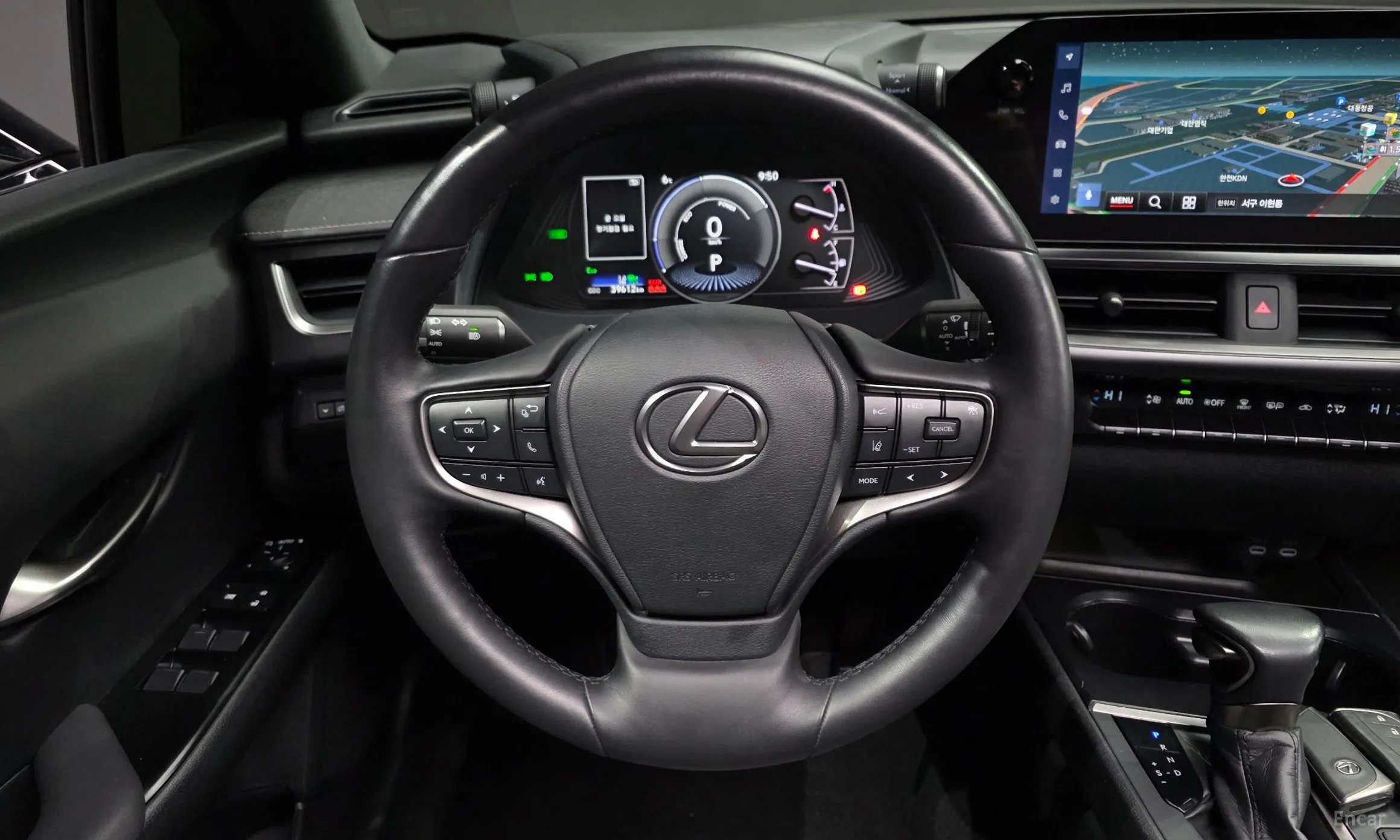 Lexus UX250h превью 13