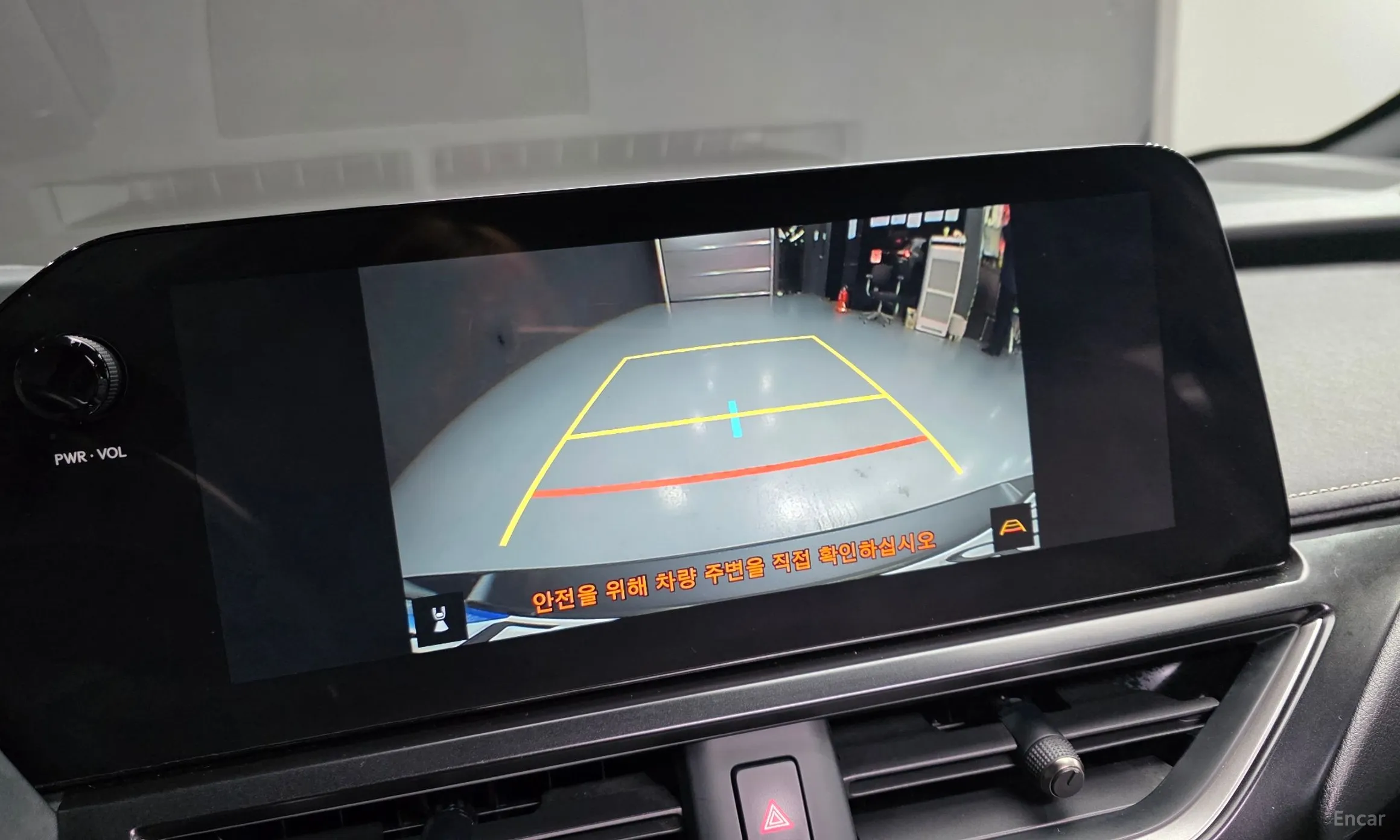 Lexus UX250h превью 15