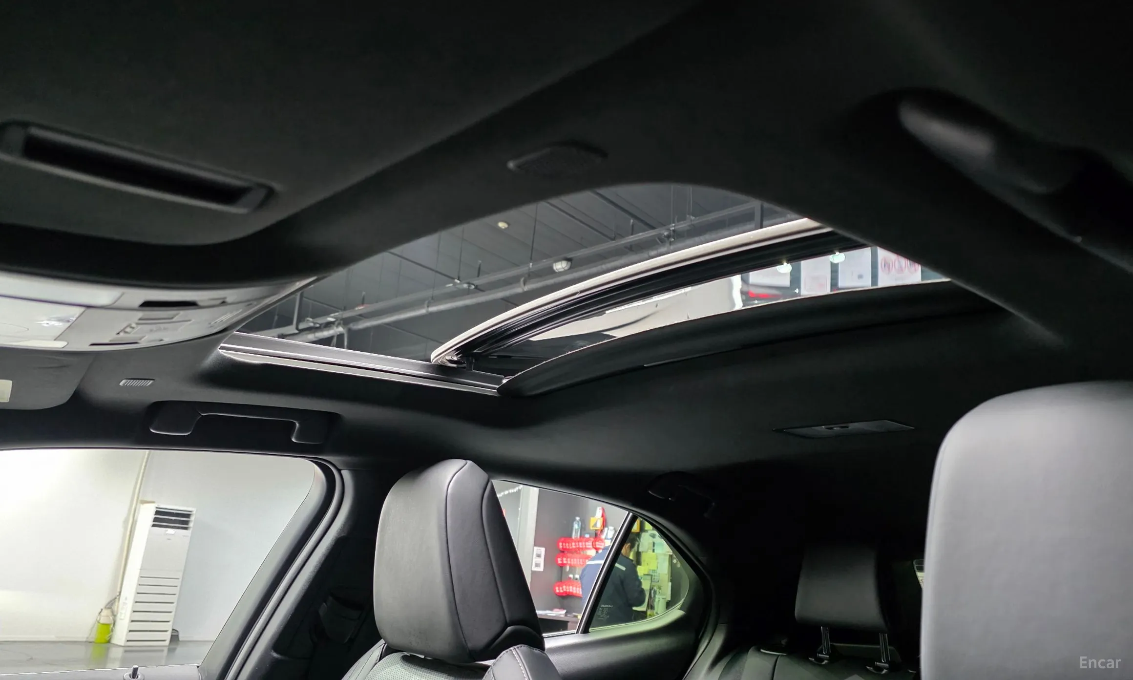 Lexus UX250h превью 16