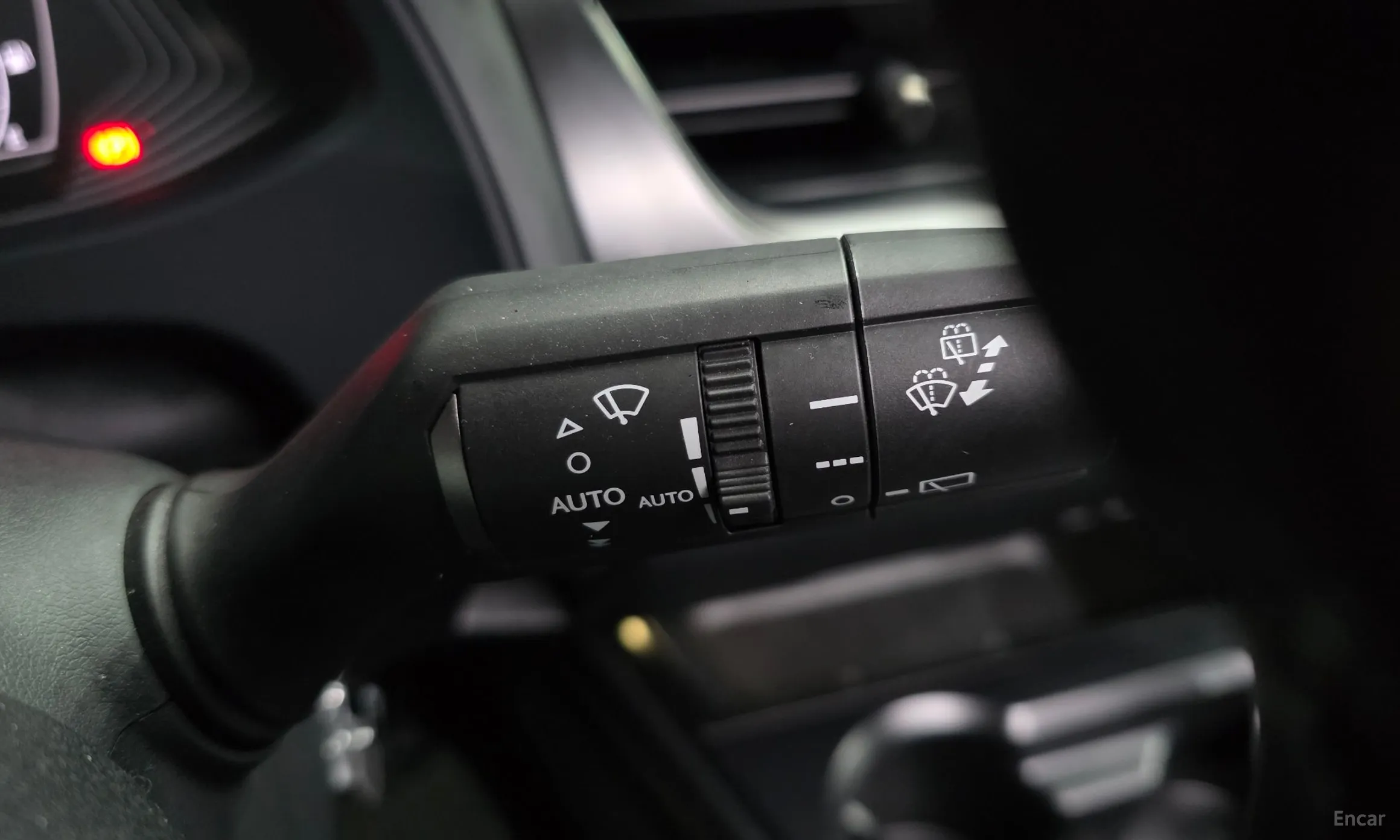 Lexus UX250h превью 19