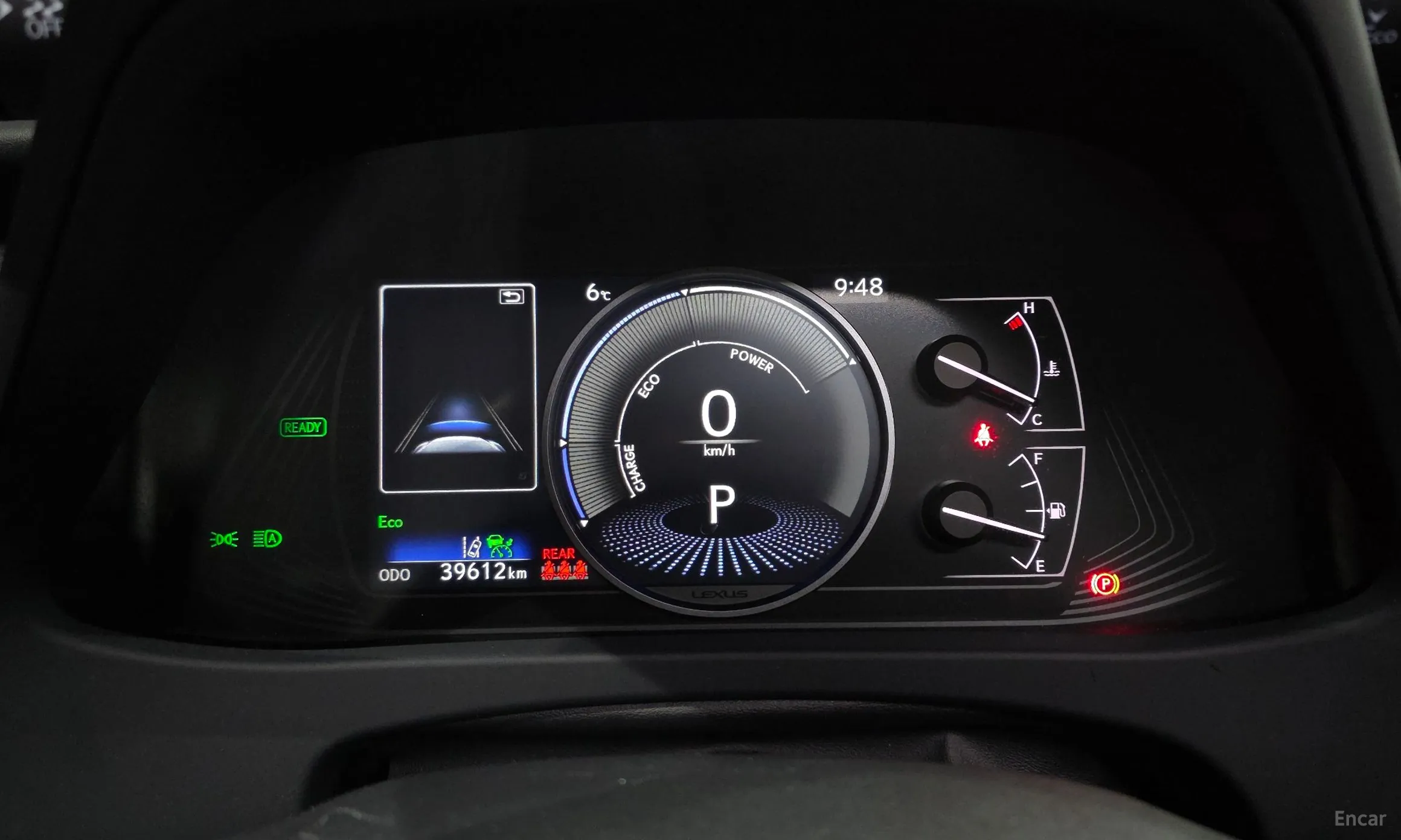 Lexus UX250h превью 8