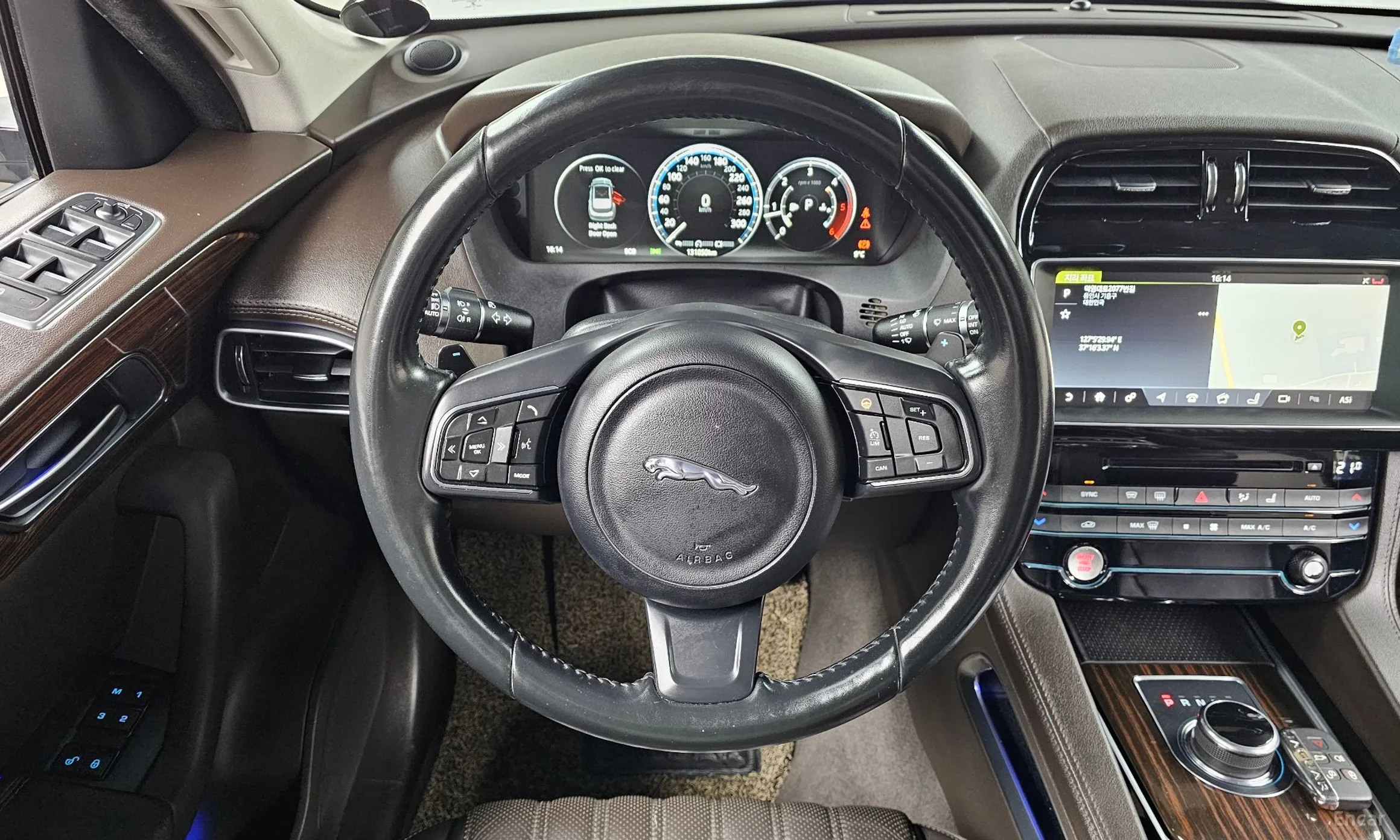 Jaguar F-PACE превью 13