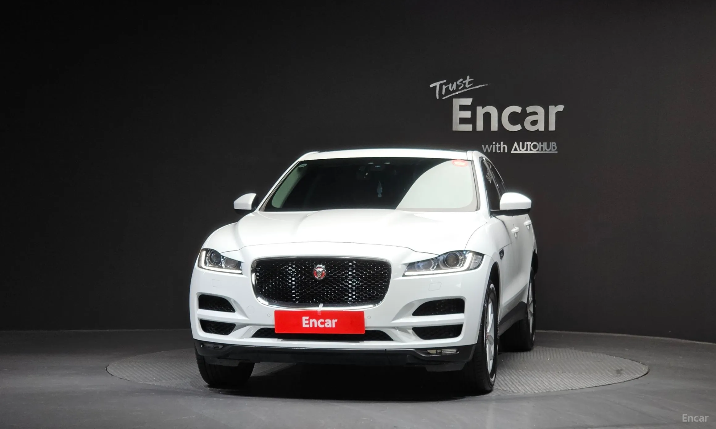Jaguar F-PACE превью 3