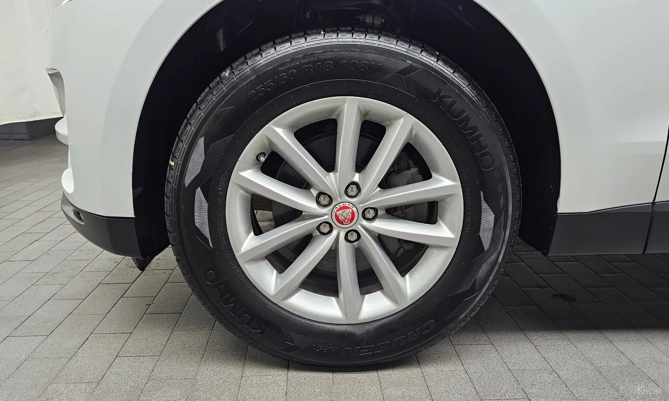 Jaguar F-PACE превью 5