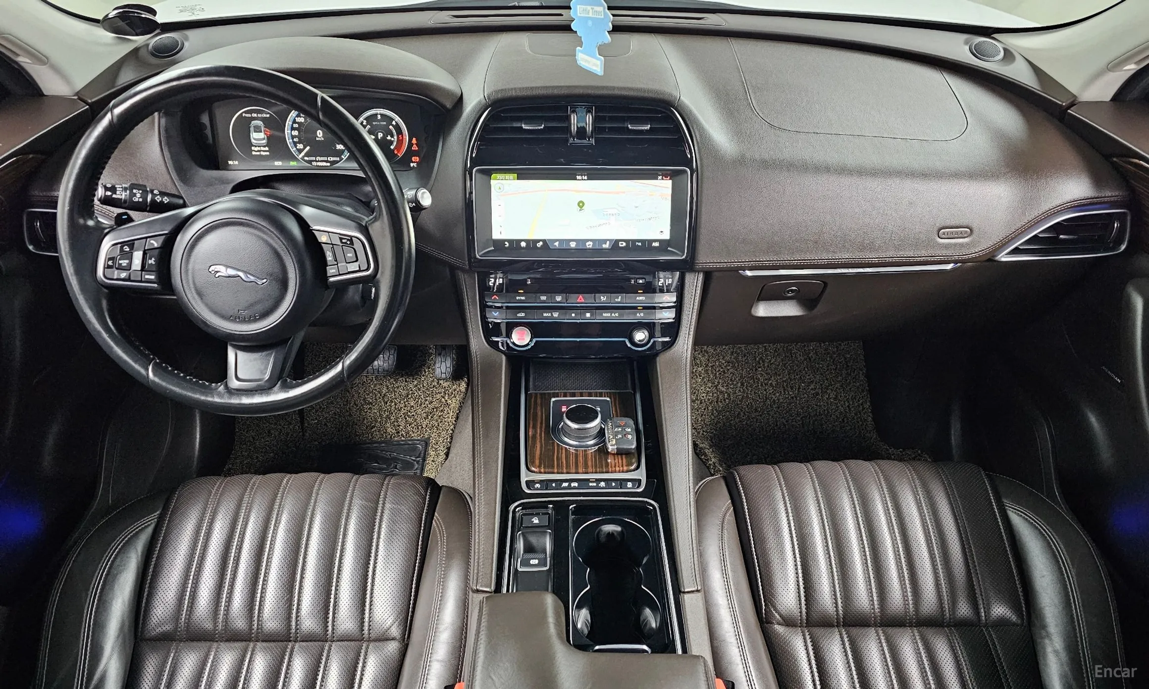 Jaguar F-PACE превью 7