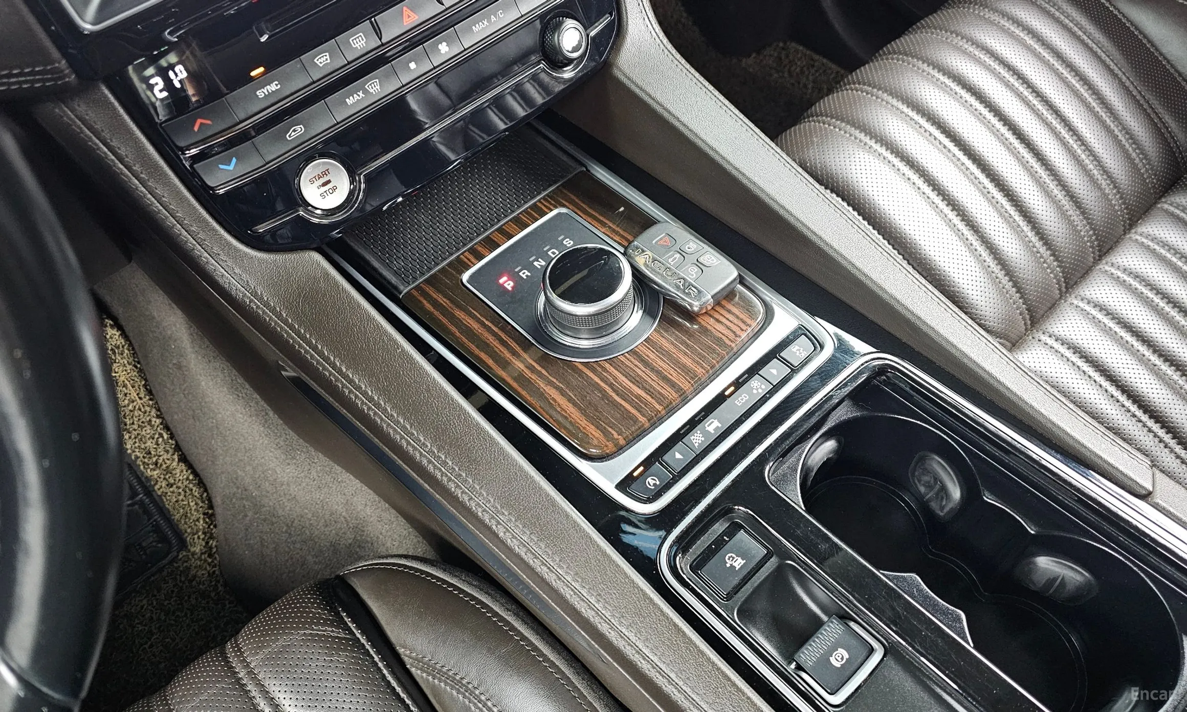 Jaguar F-PACE превью 9