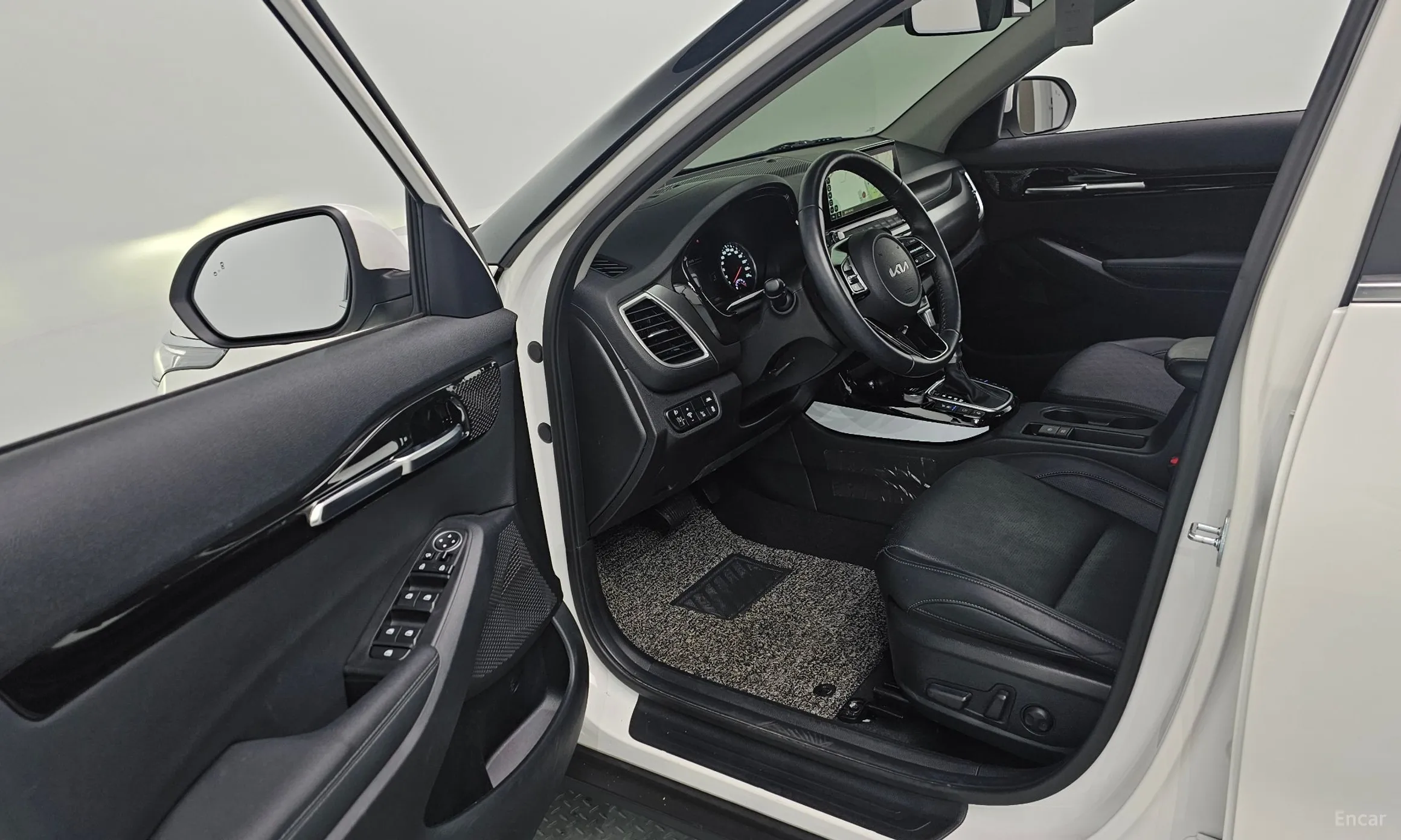 Kia Seltos превью 10