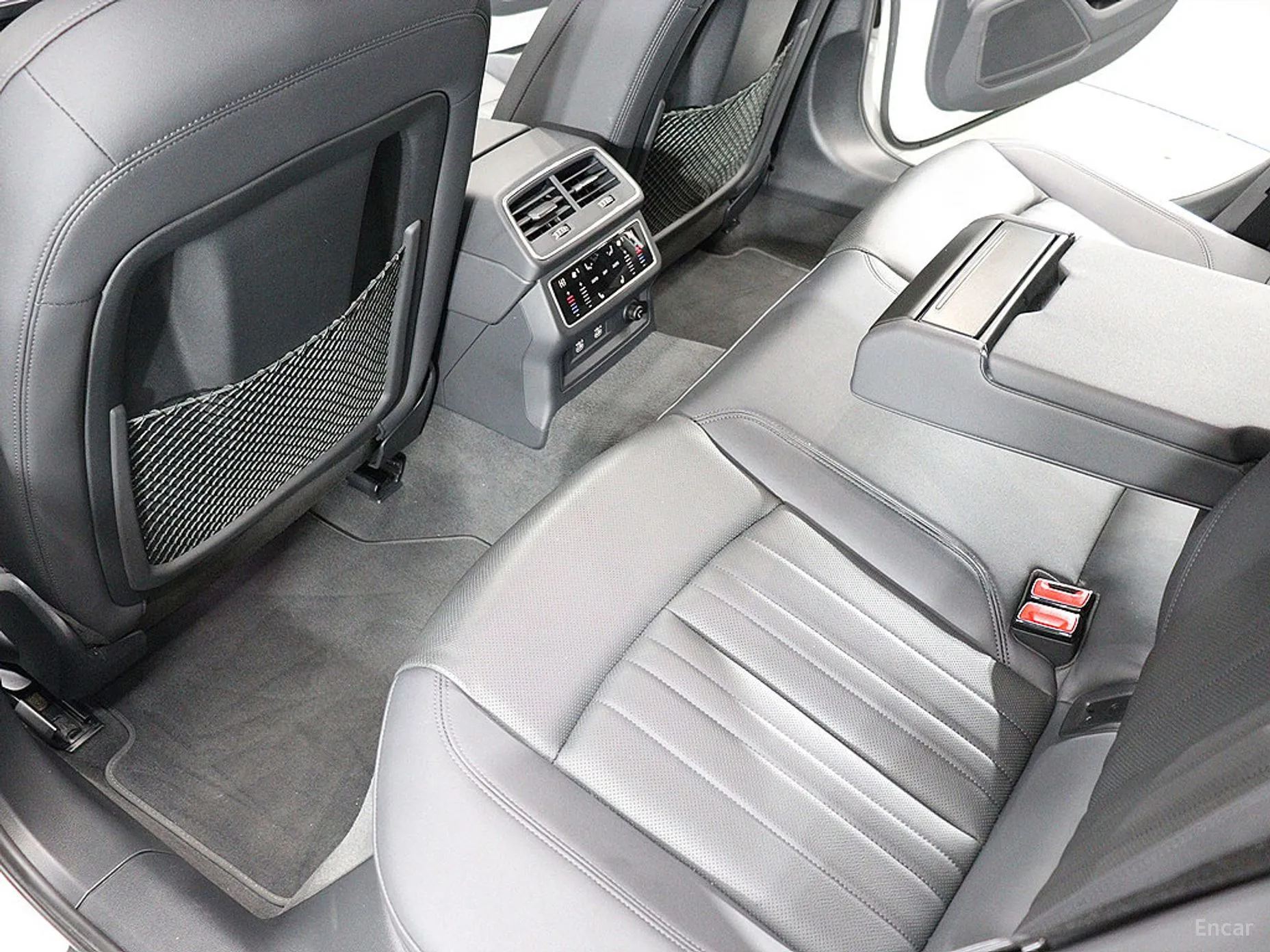 Audi A6 (C8) превью 15