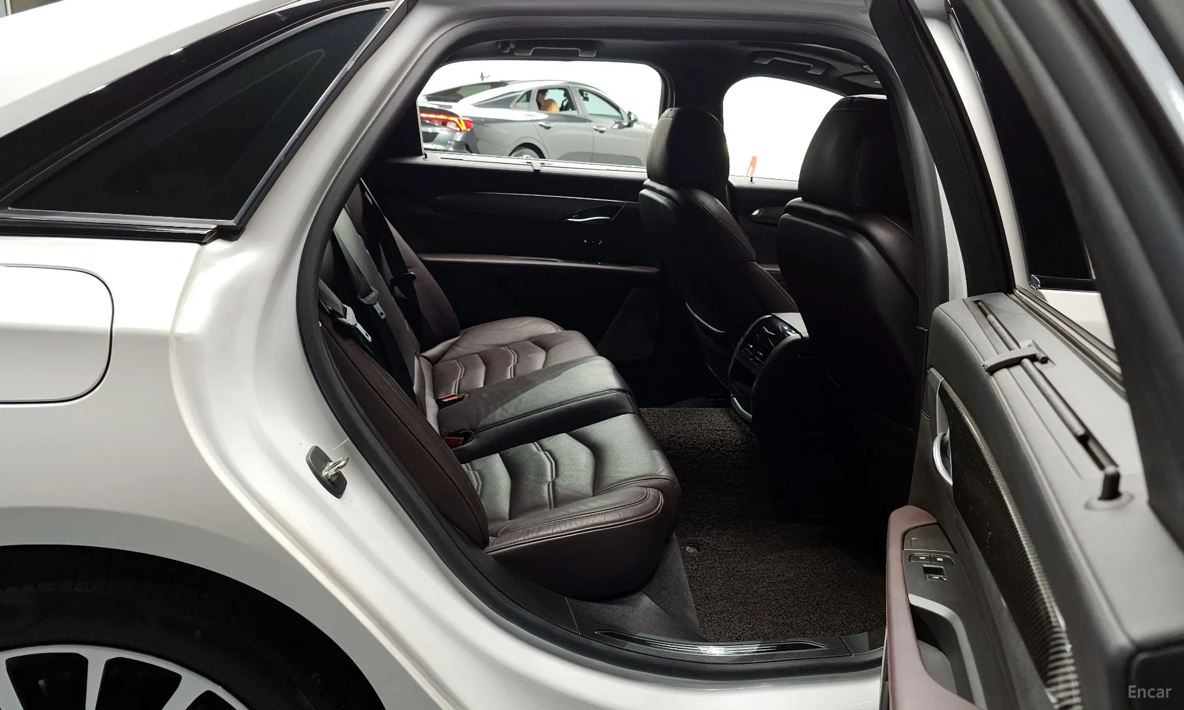 Cadillac CT6 превью 12