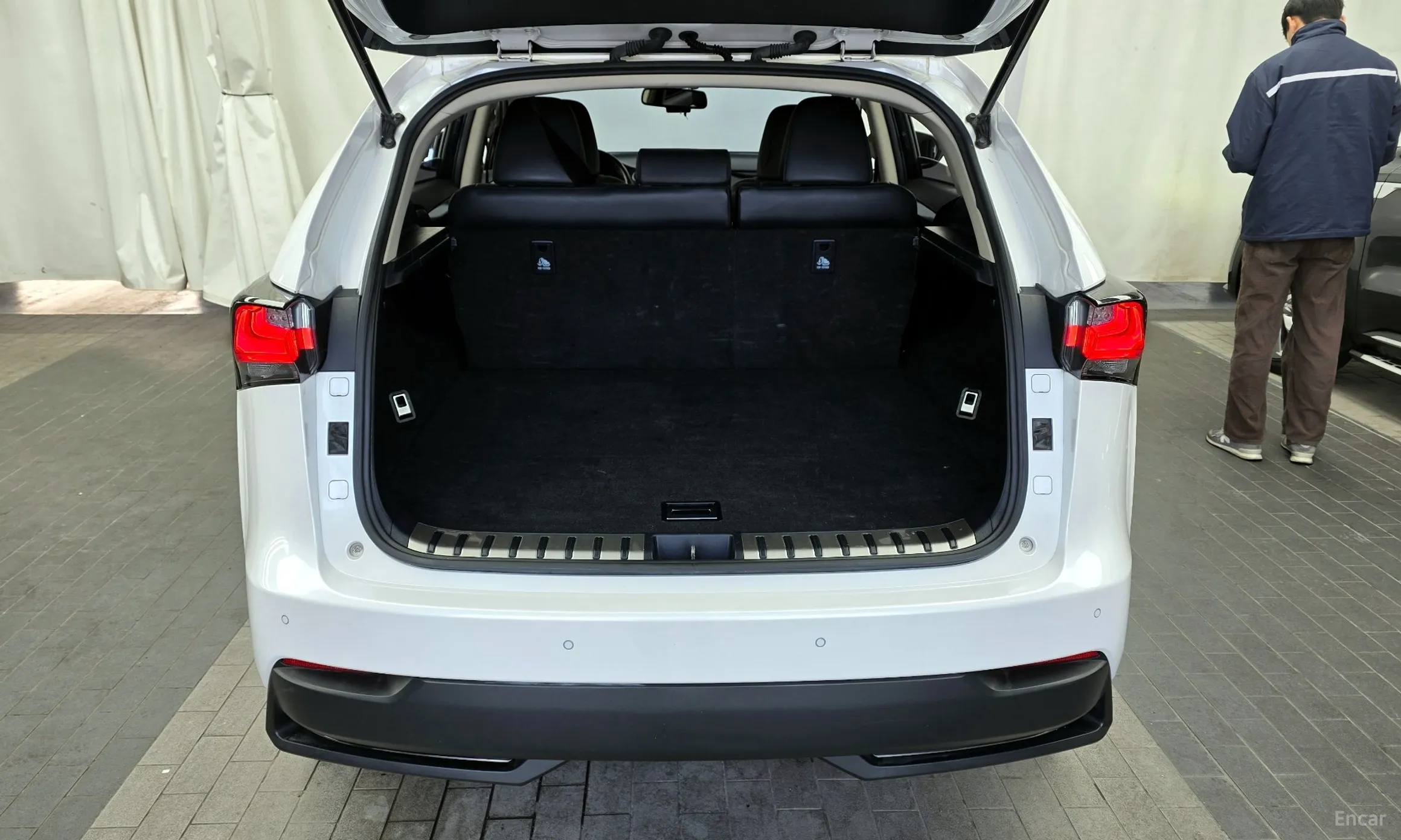 Lexus NX300h превью 20