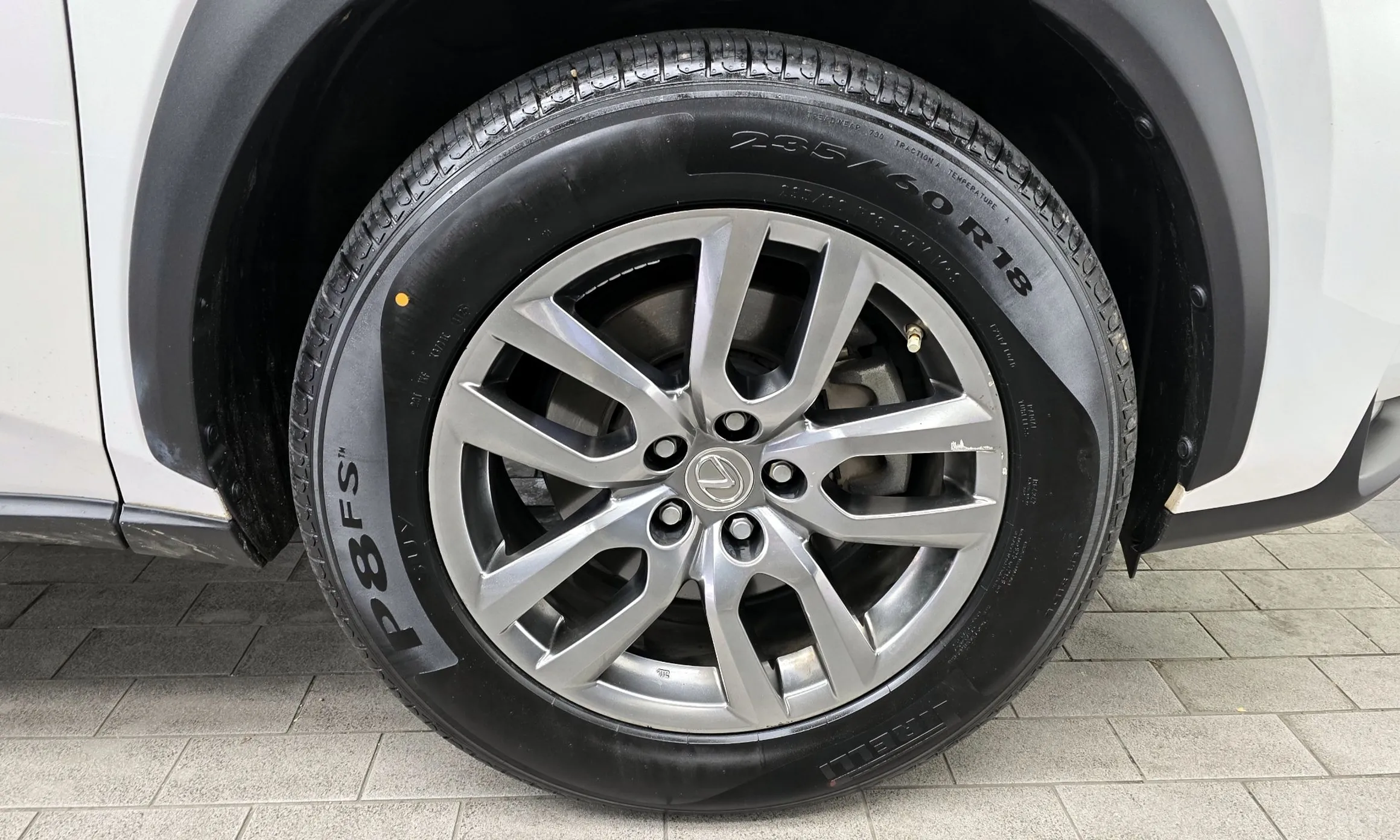 Lexus NX300h превью 5